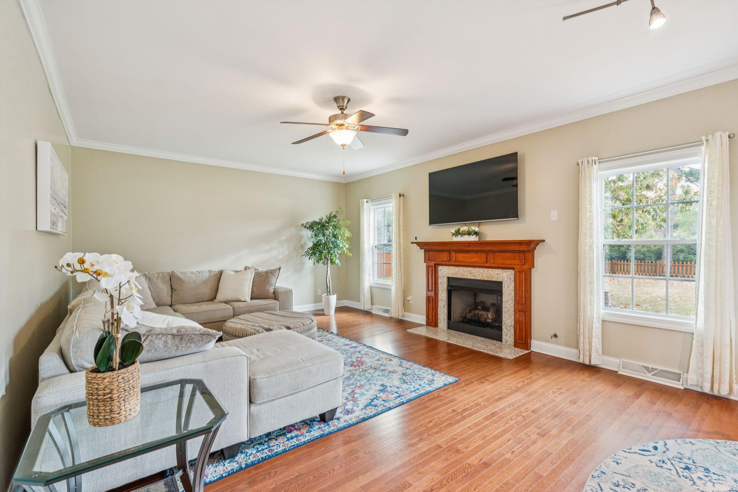 5516 Crescent View Drive