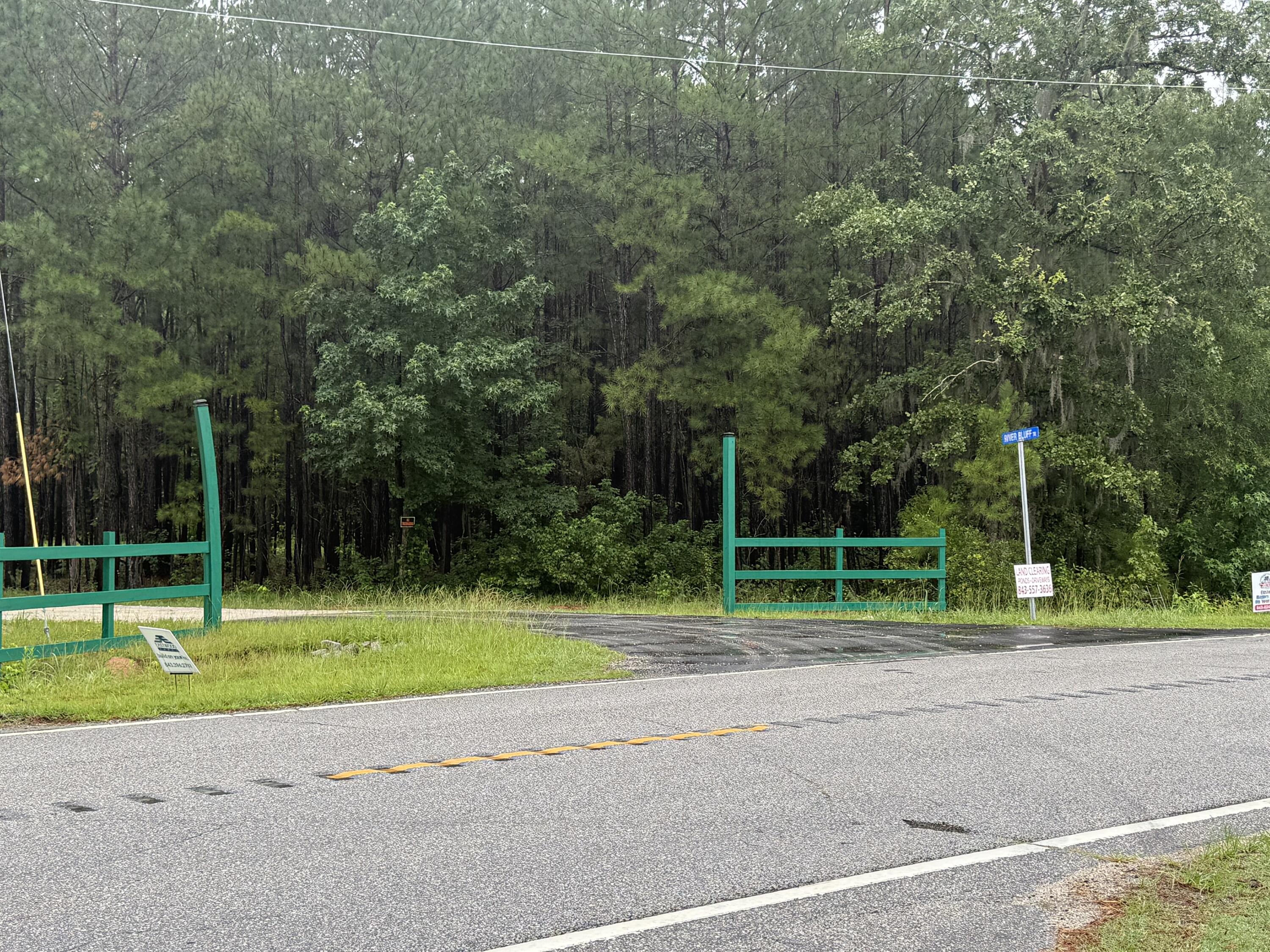 450 River Blf Trail