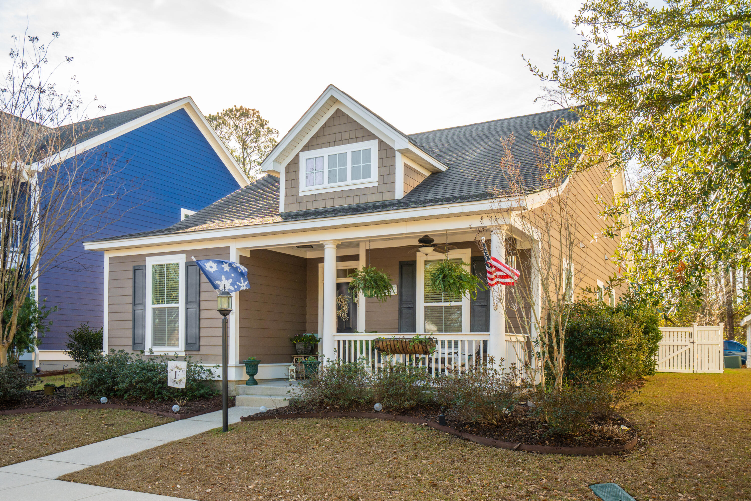 215 Forsythia Avenue