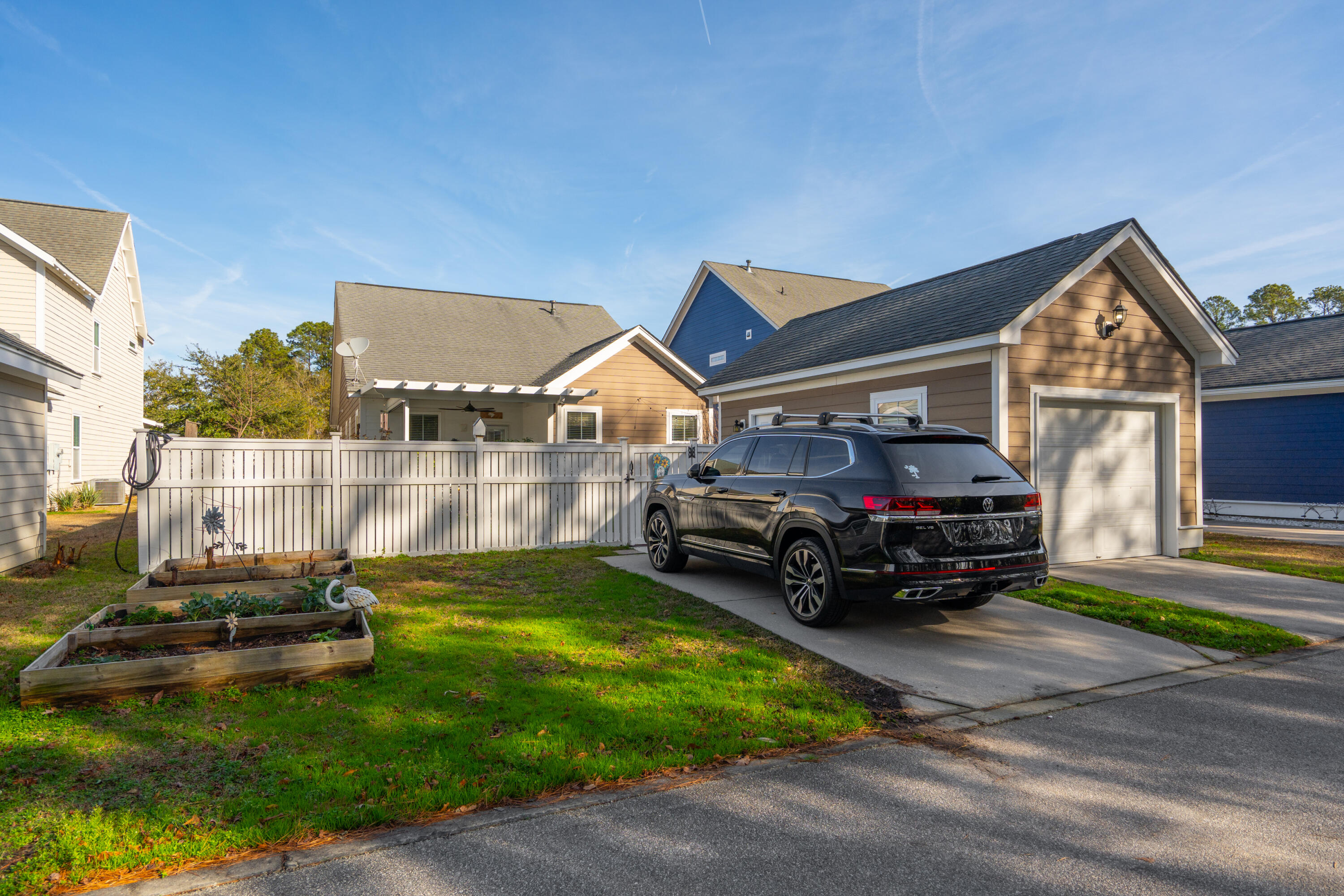 215 Forsythia Avenue