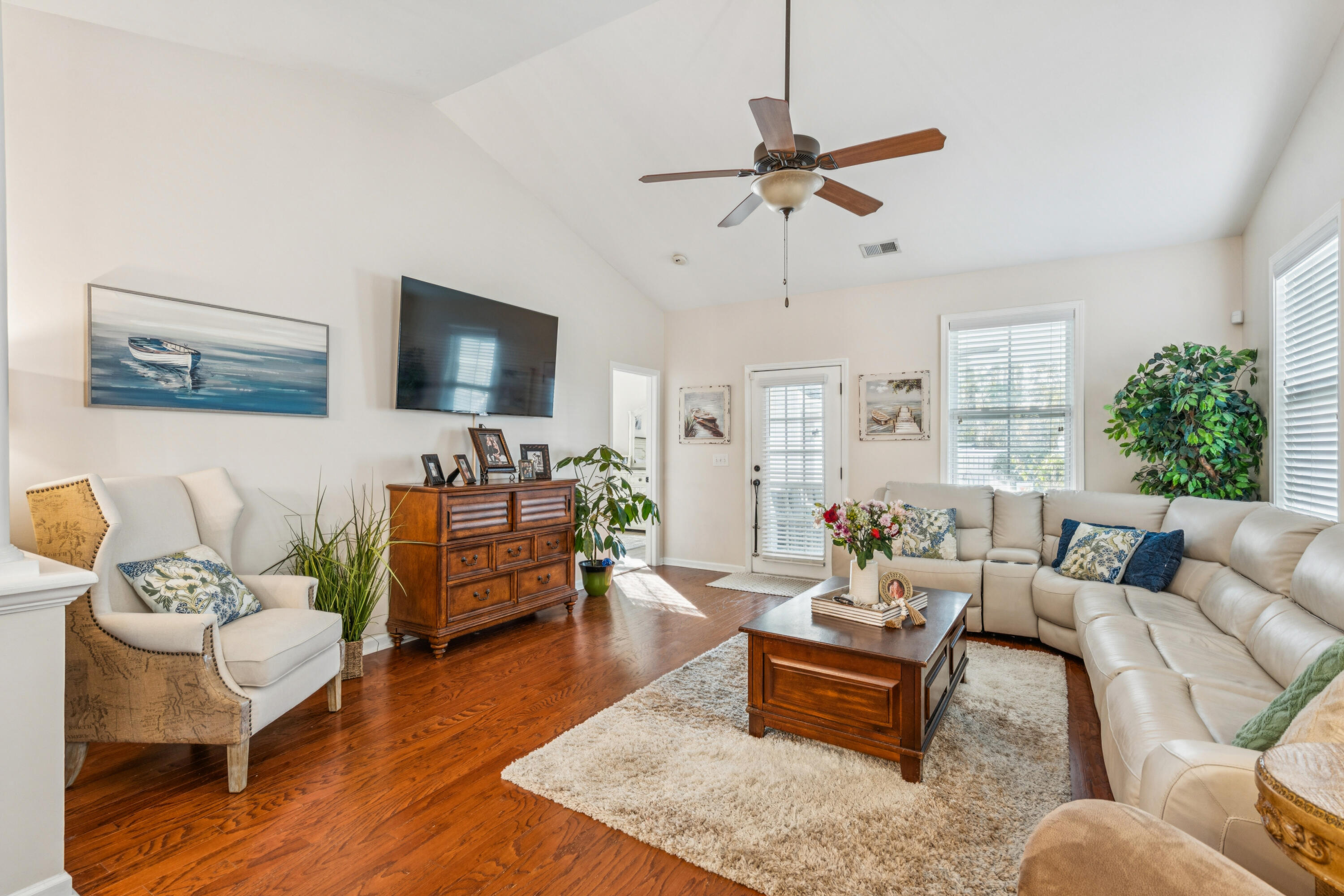 215 Forsythia Avenue