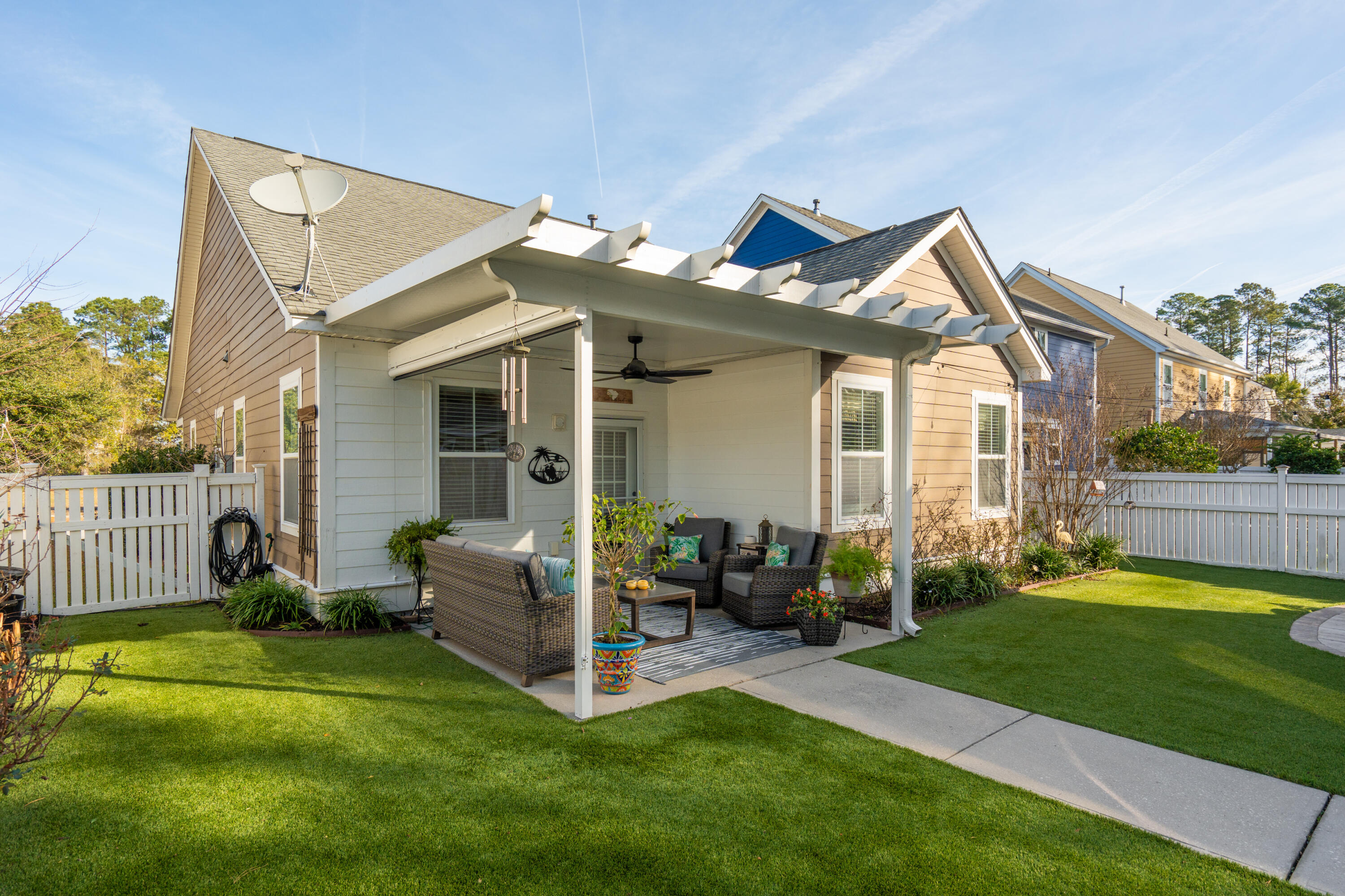 215 Forsythia Avenue
