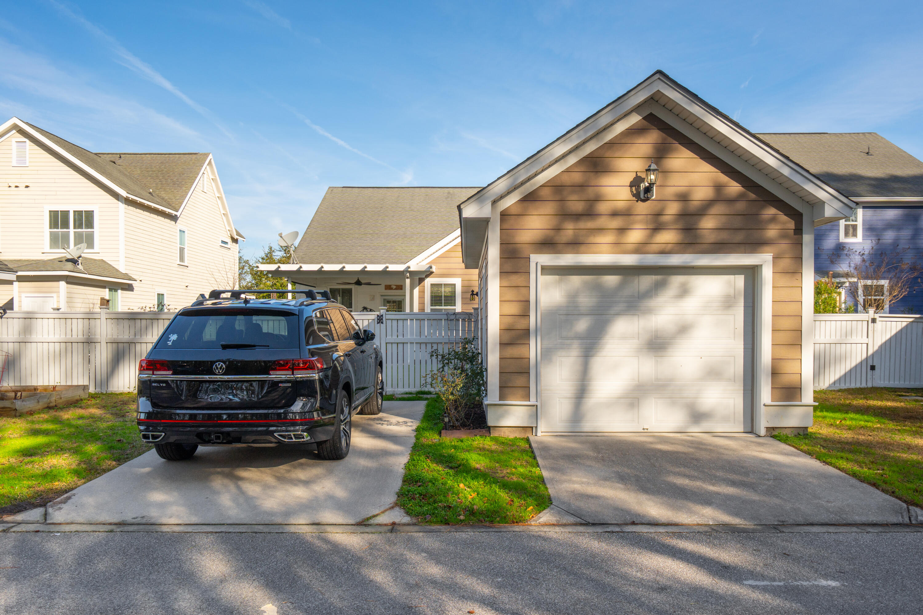 215 Forsythia Avenue