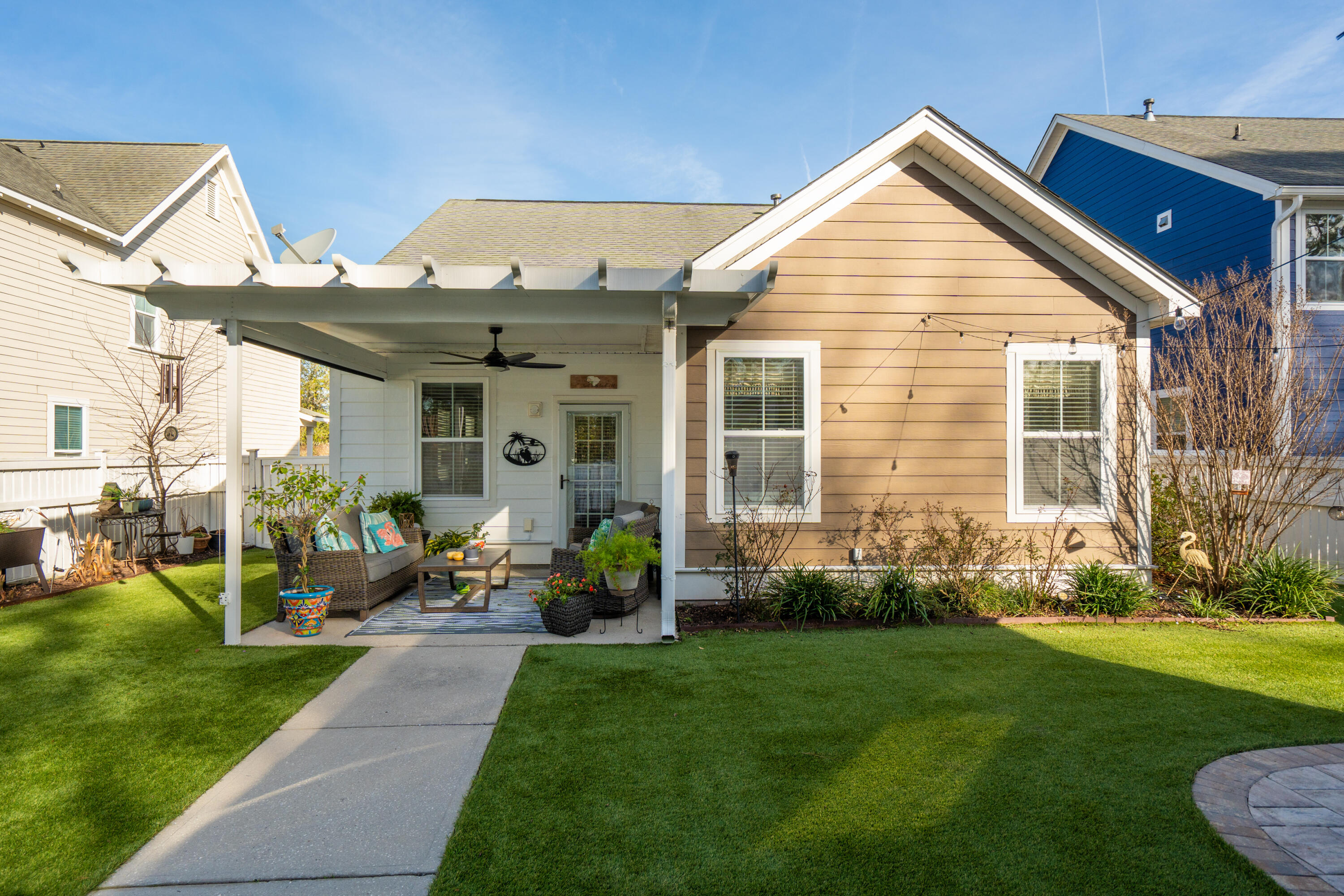 215 Forsythia Avenue