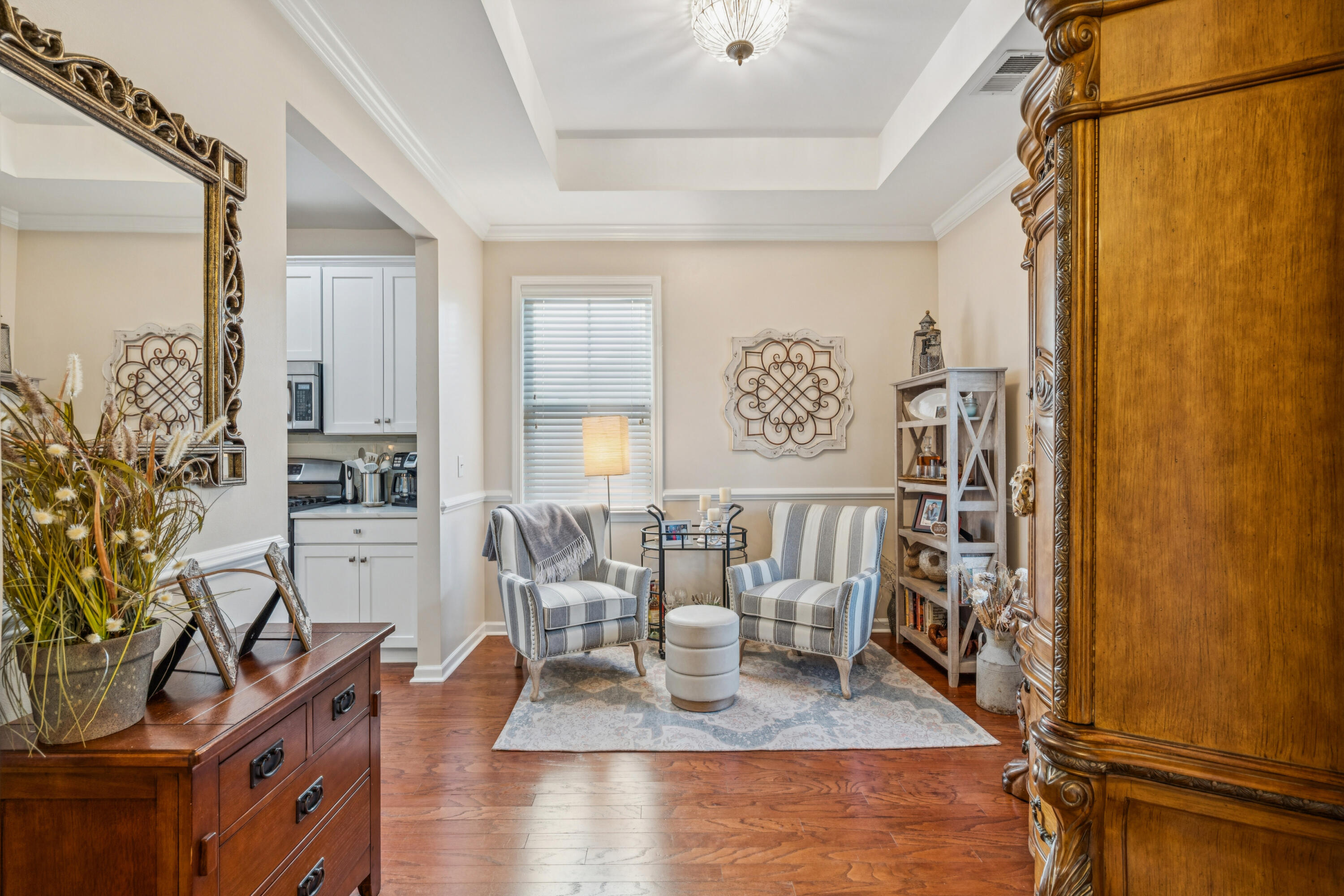215 Forsythia Avenue