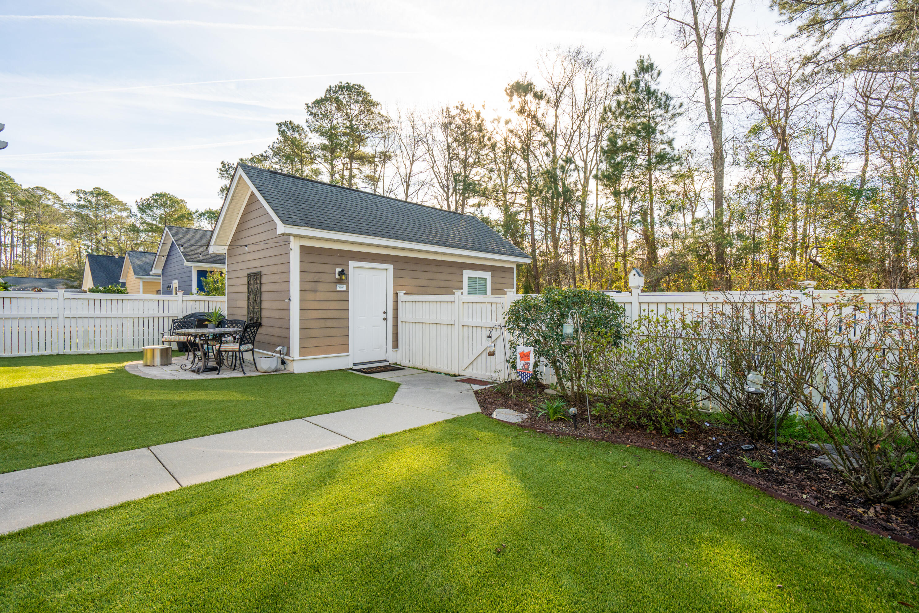 215 Forsythia Avenue