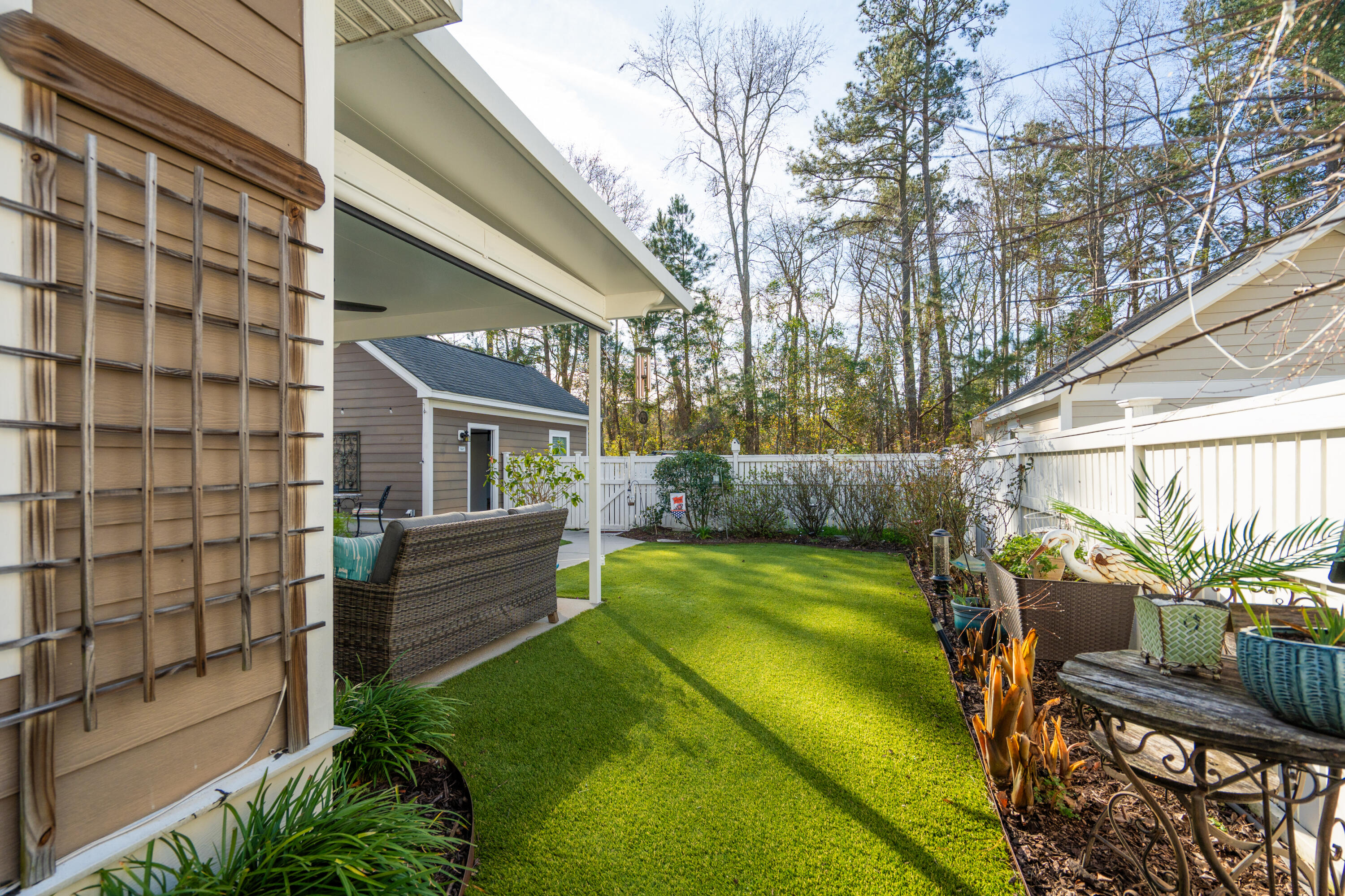 215 Forsythia Avenue