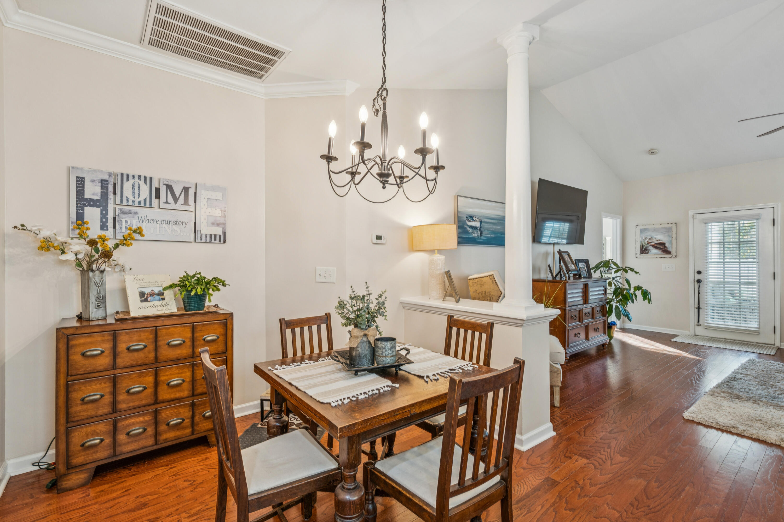 215 Forsythia Avenue