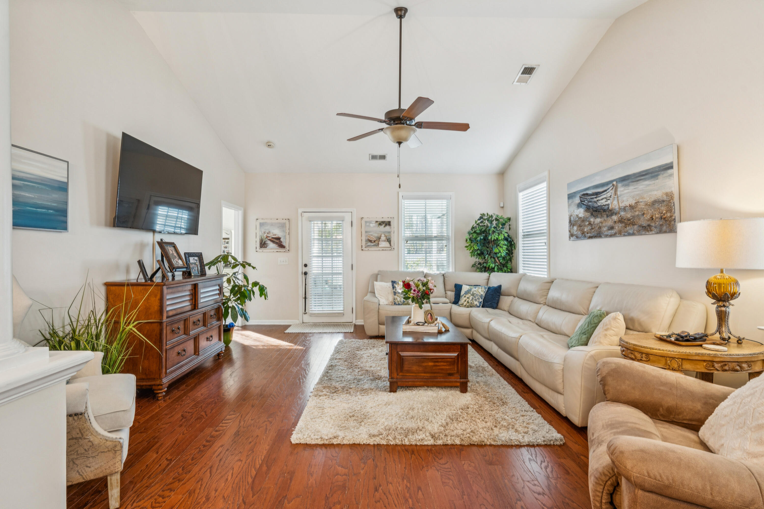 215 Forsythia Avenue