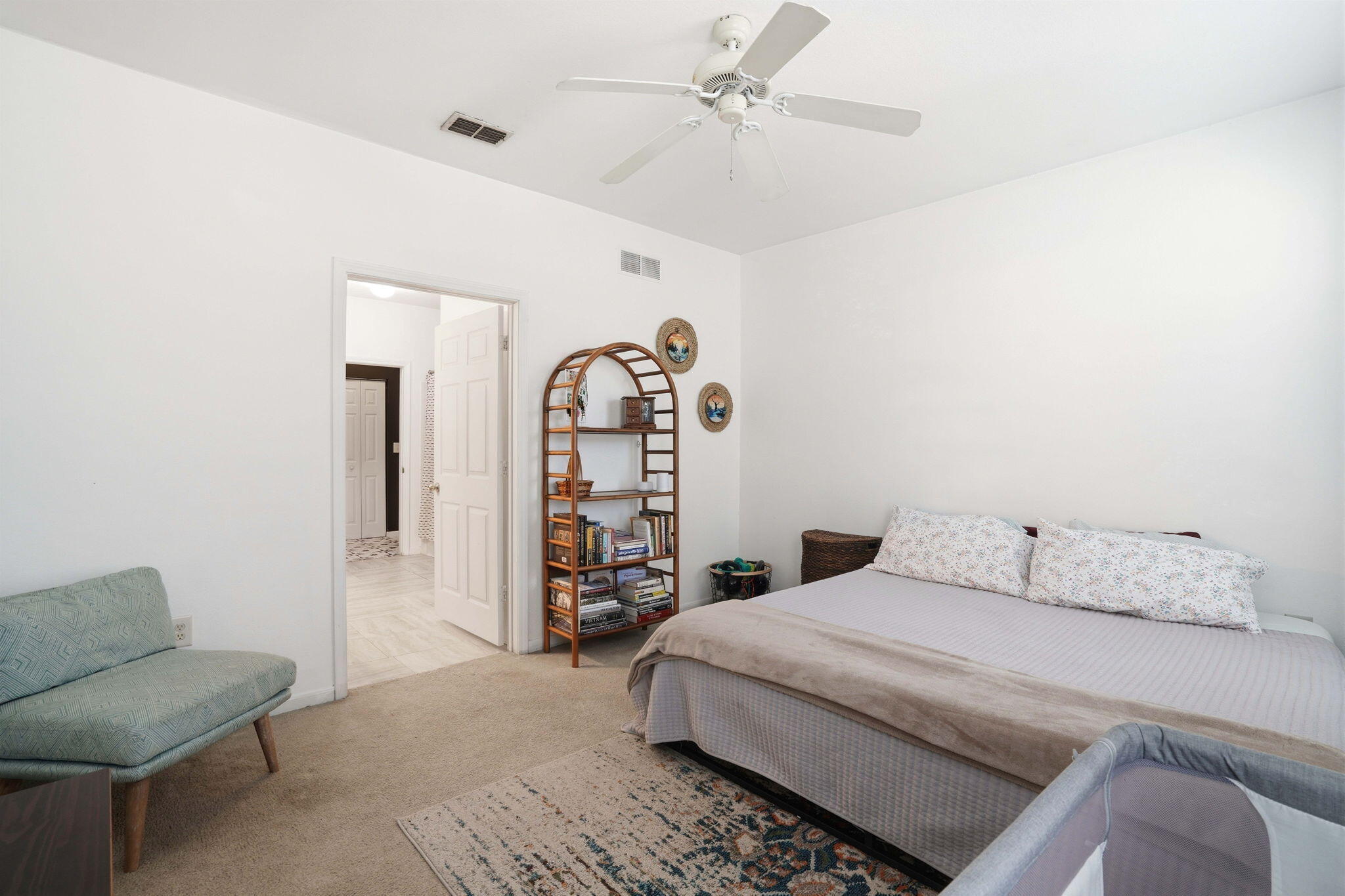 60 Fenwick Hall Allee Alley # 338