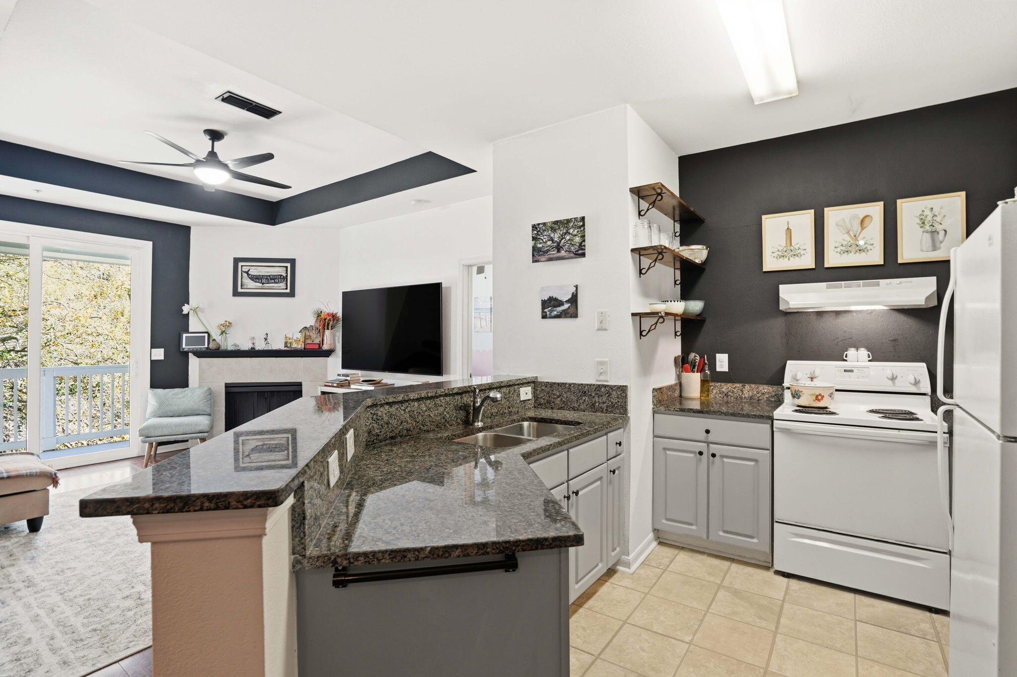 60 Fenwick Hall Allee Alley # 338