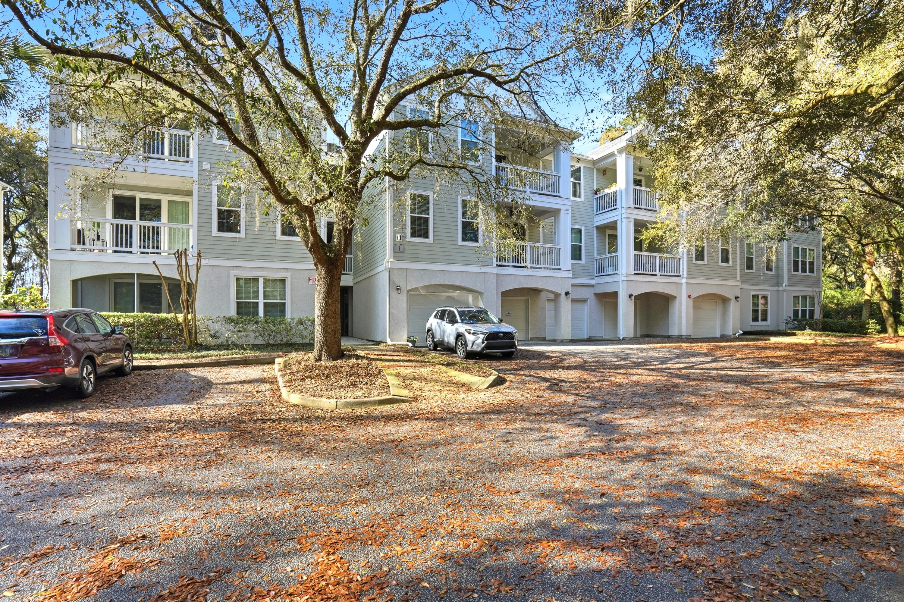 60 Fenwick Hall Allee Alley # 338