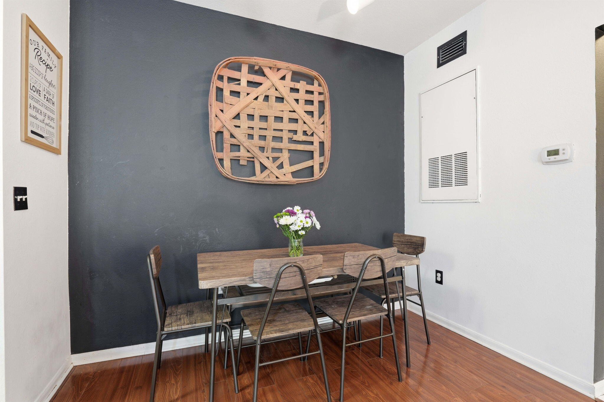 60 Fenwick Hall Allee Alley # 338