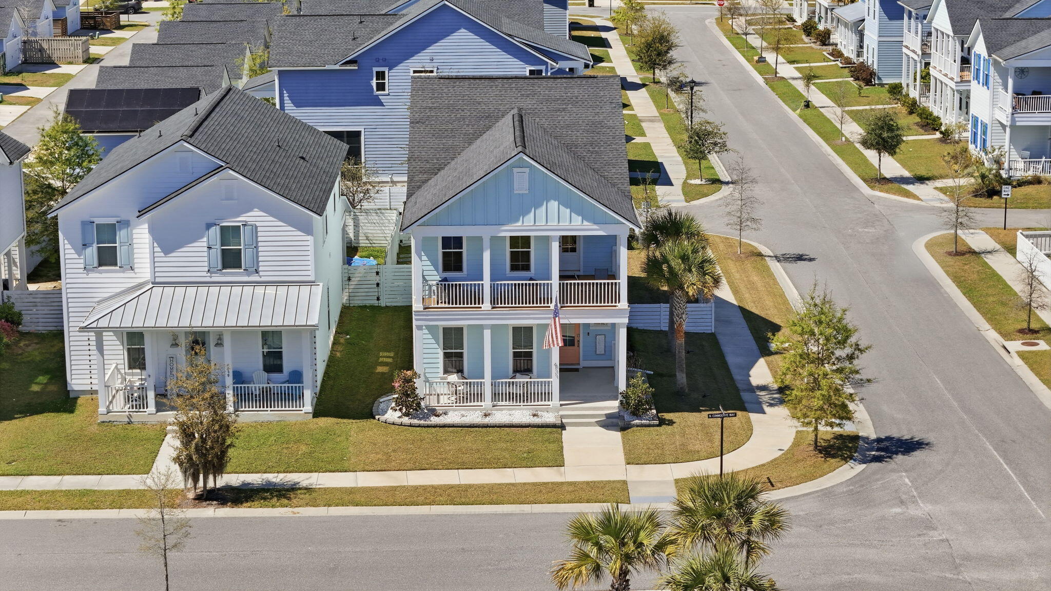 411 N Commodore Way