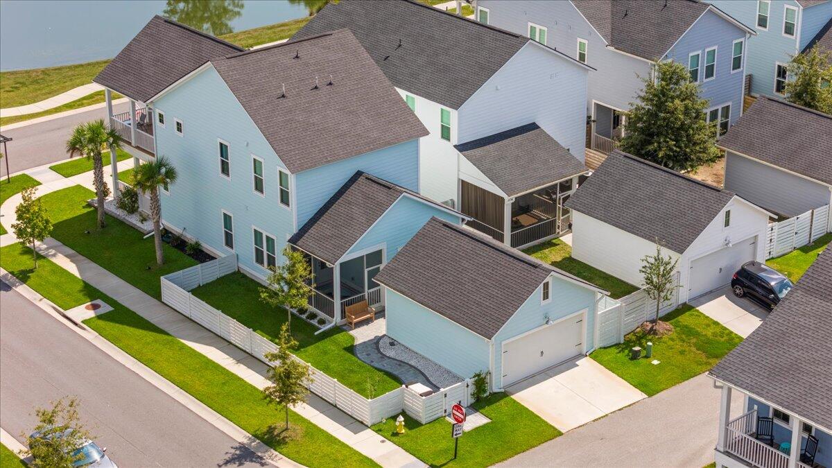 411 N Commodore Way