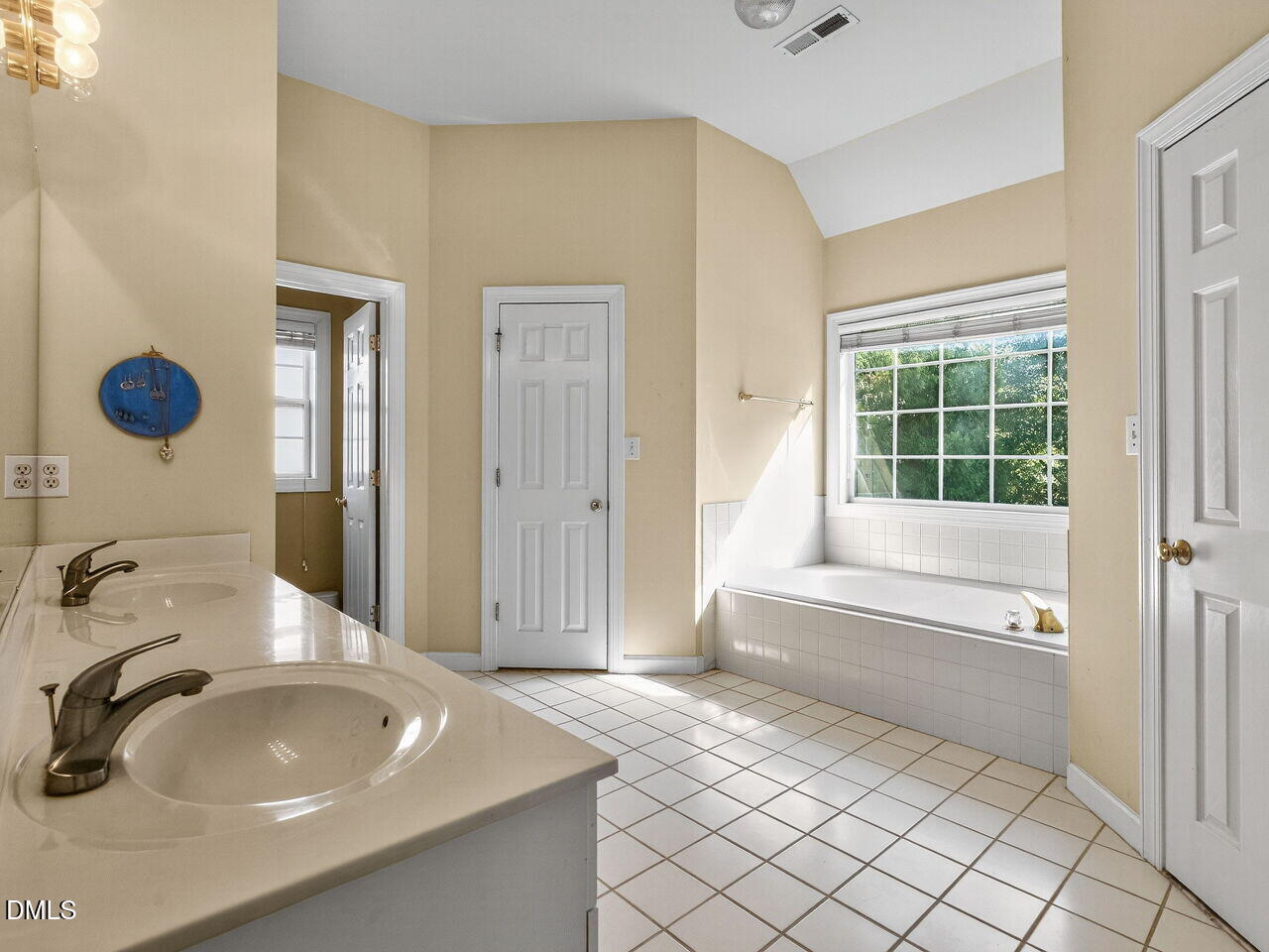 1208 Tartarian Trail, Apex