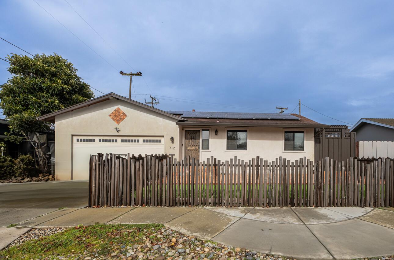 712 Fairfax DR