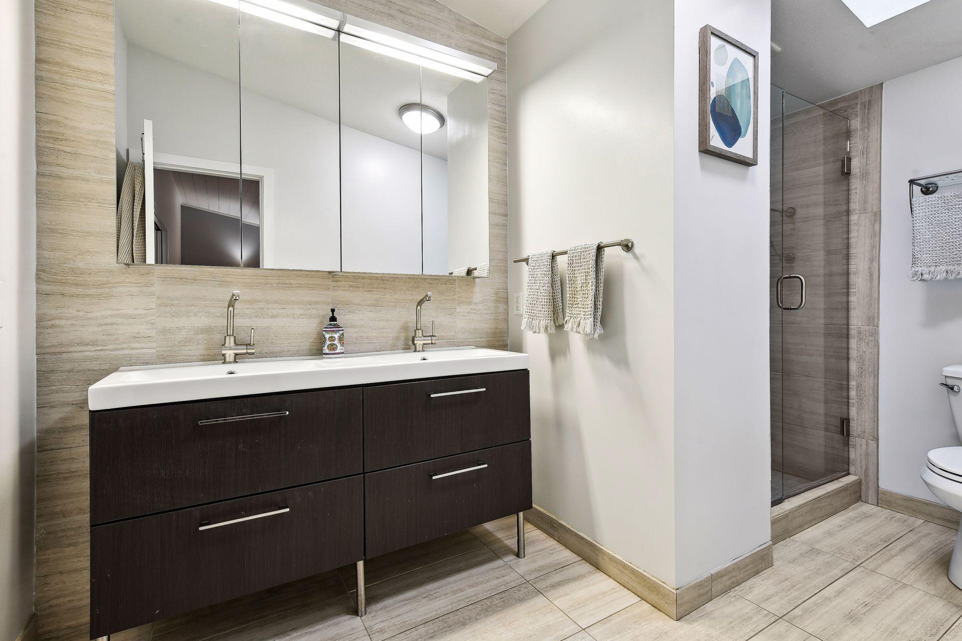 5832 Wooddale Avenue