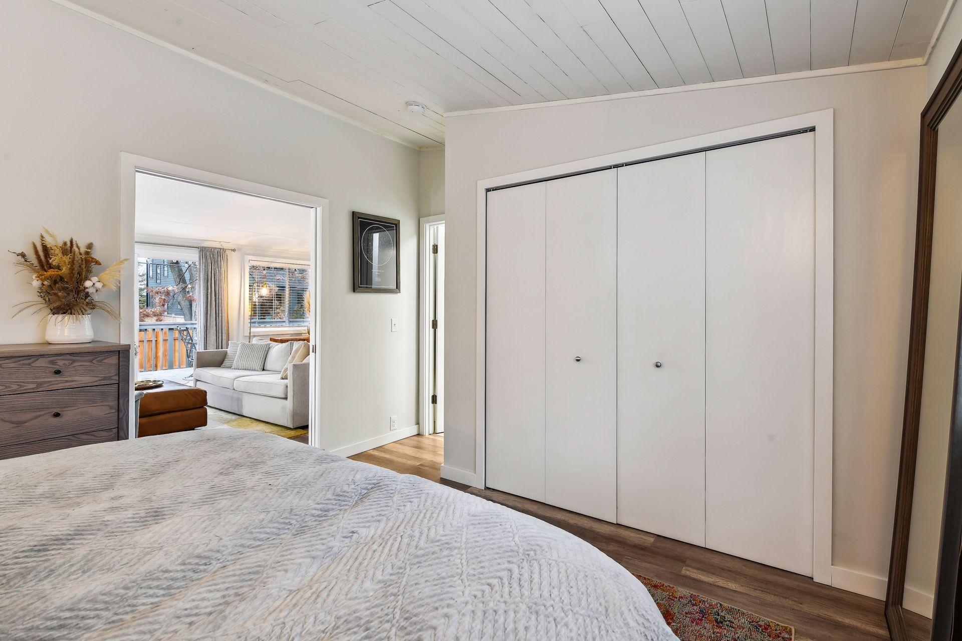 5832 Wooddale Avenue