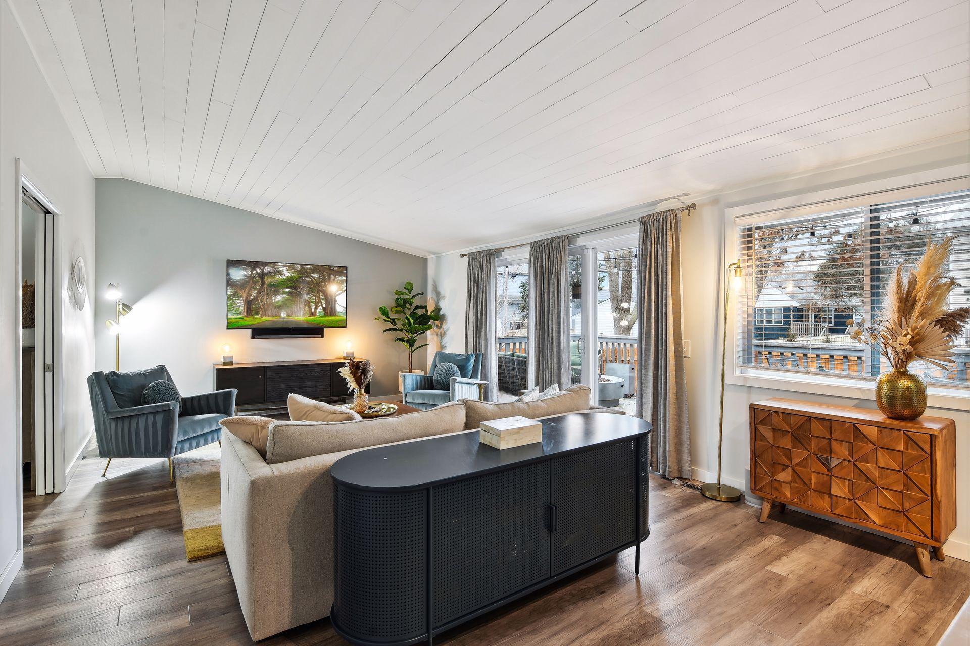 5832 Wooddale Avenue