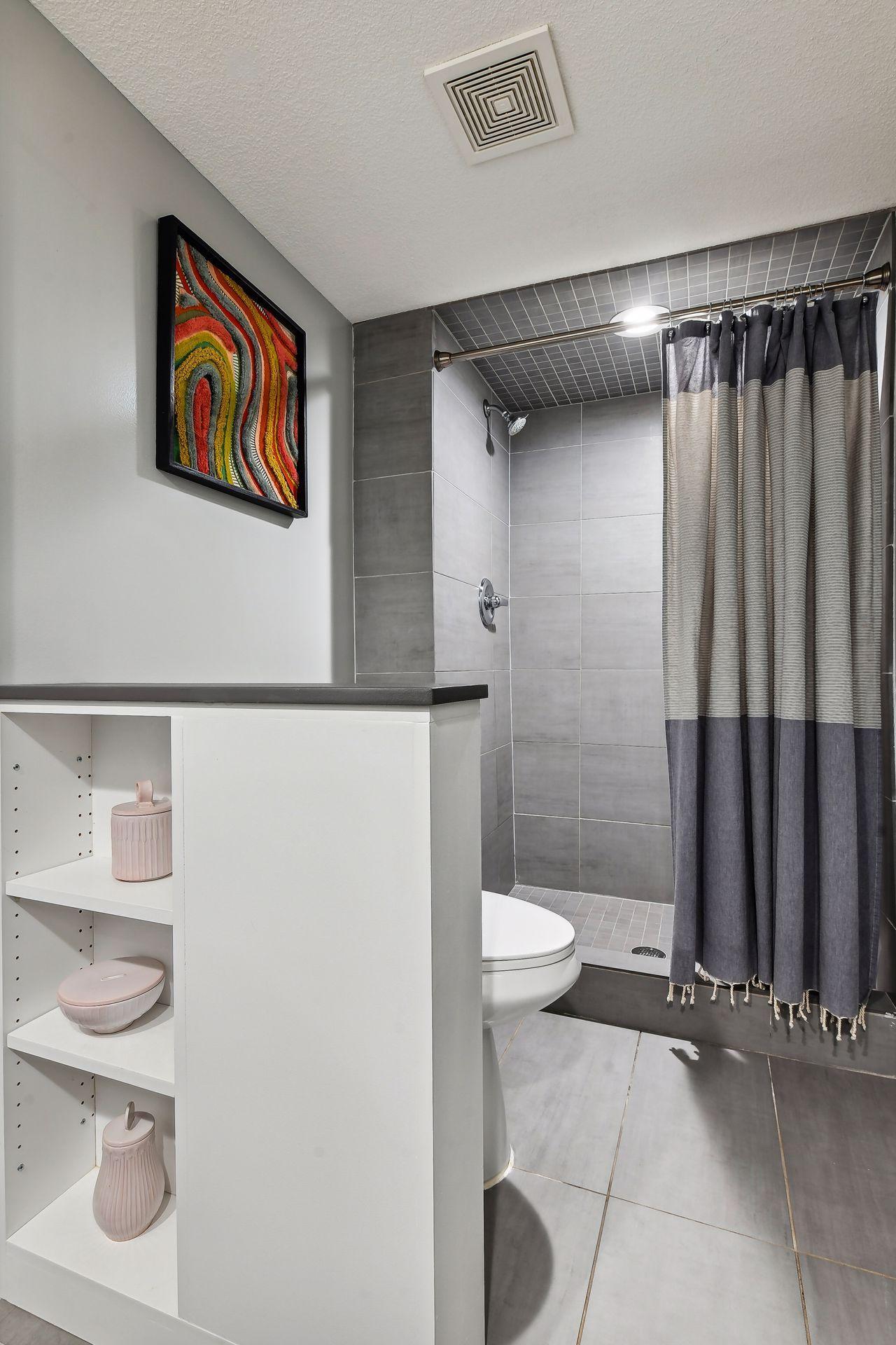 5832 Wooddale Avenue