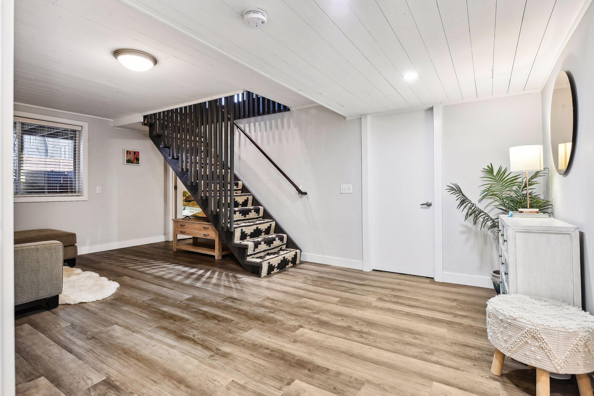 5832 Wooddale Avenue