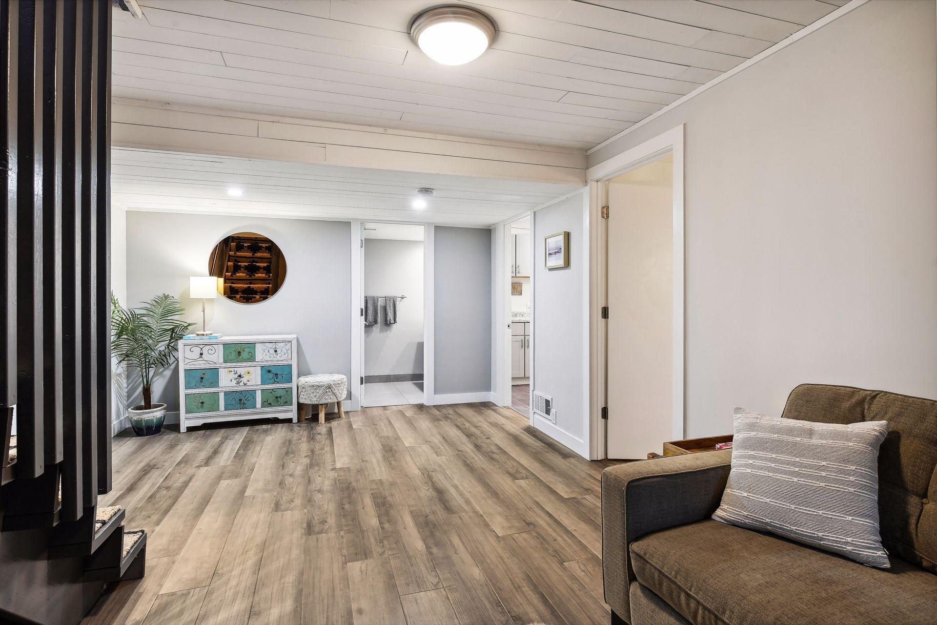 5832 Wooddale Avenue