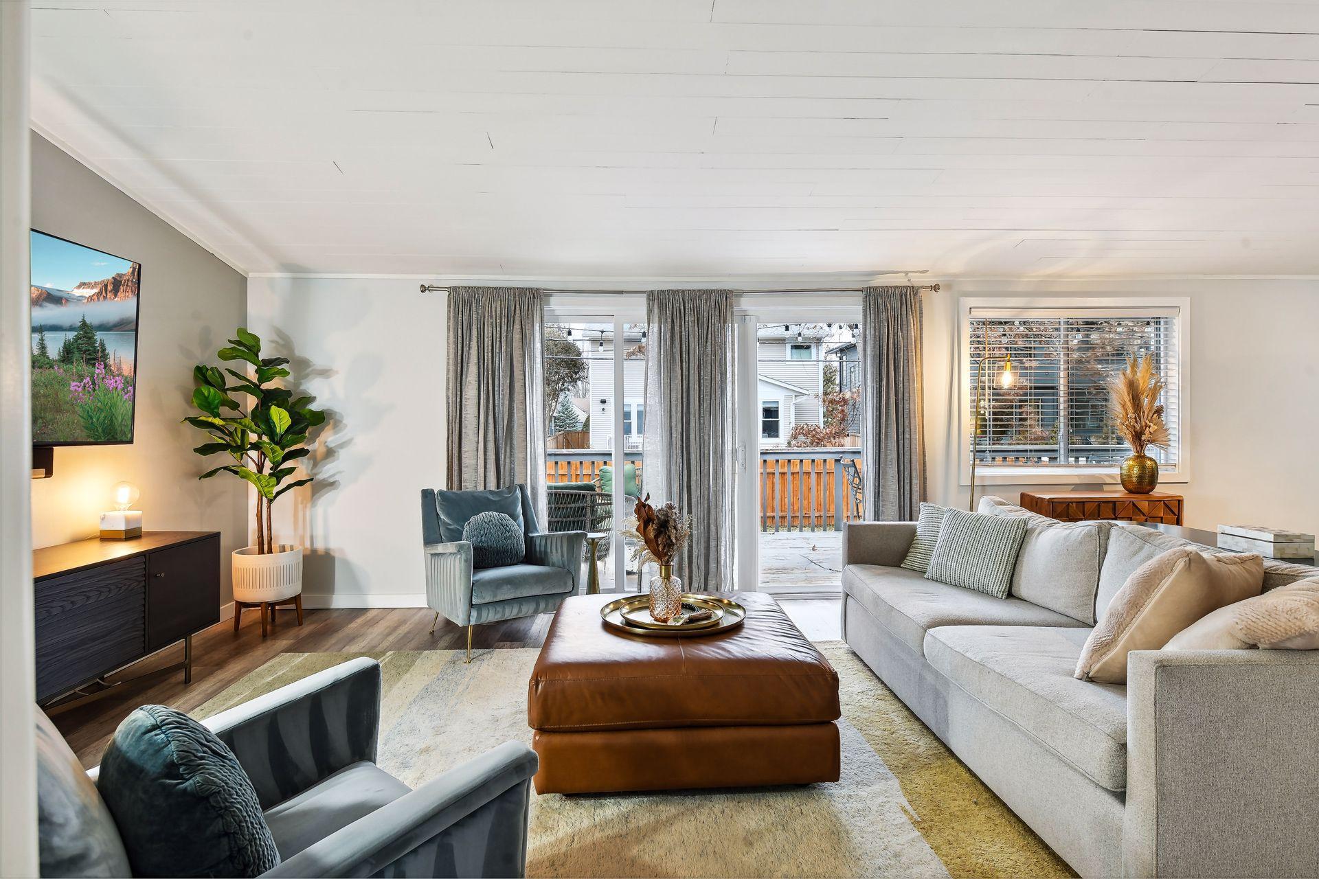 5832 Wooddale Avenue