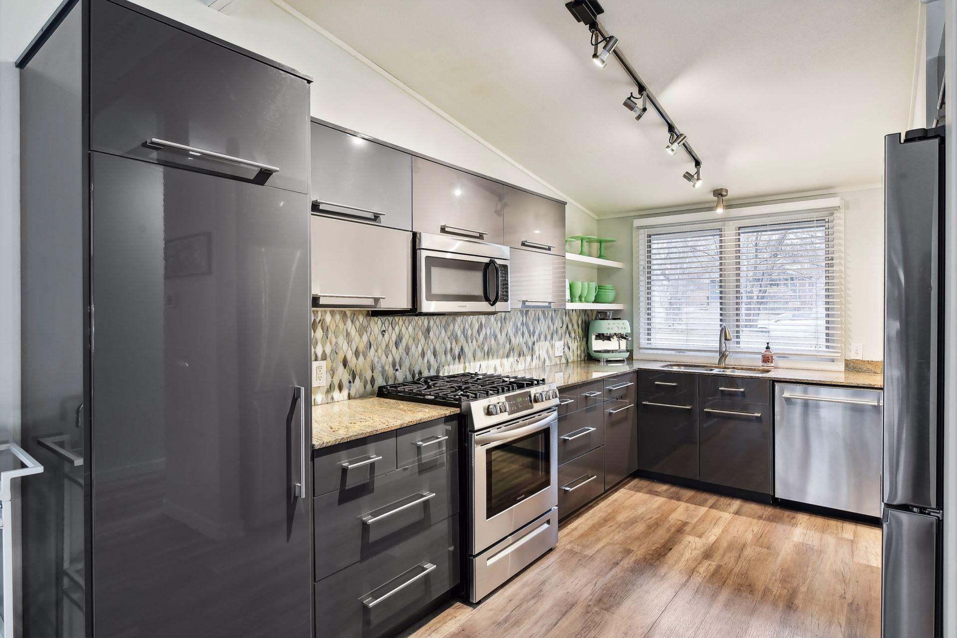 5832 Wooddale Avenue