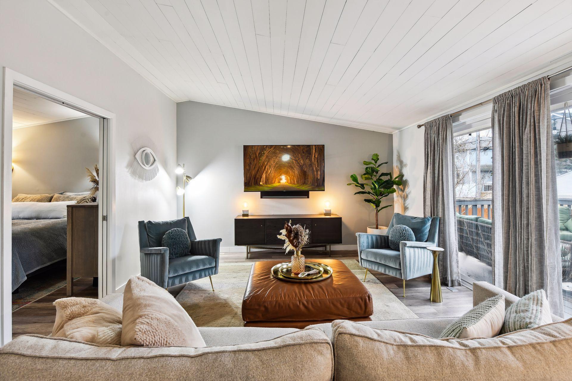 5832 Wooddale Avenue