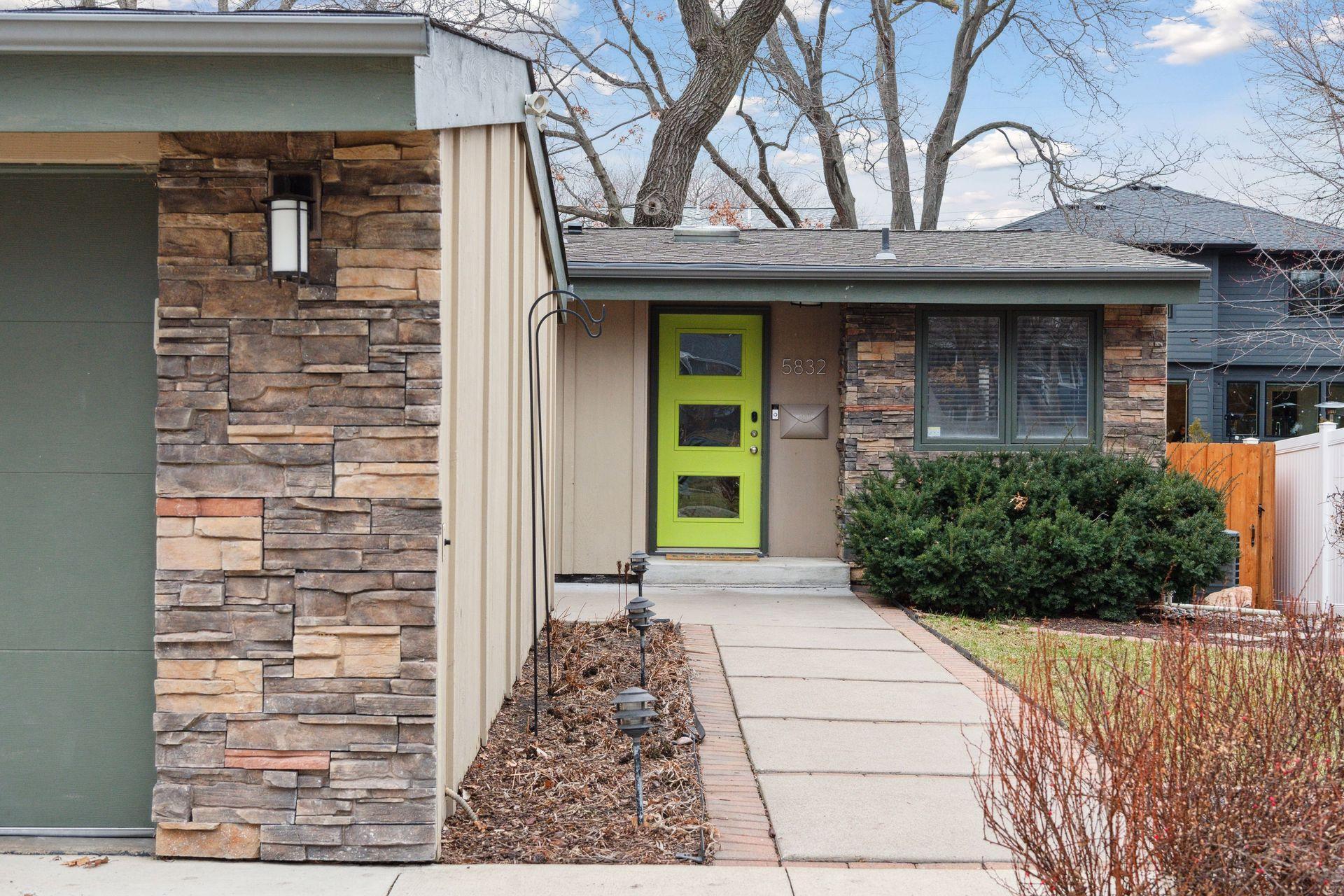 5832 Wooddale Avenue