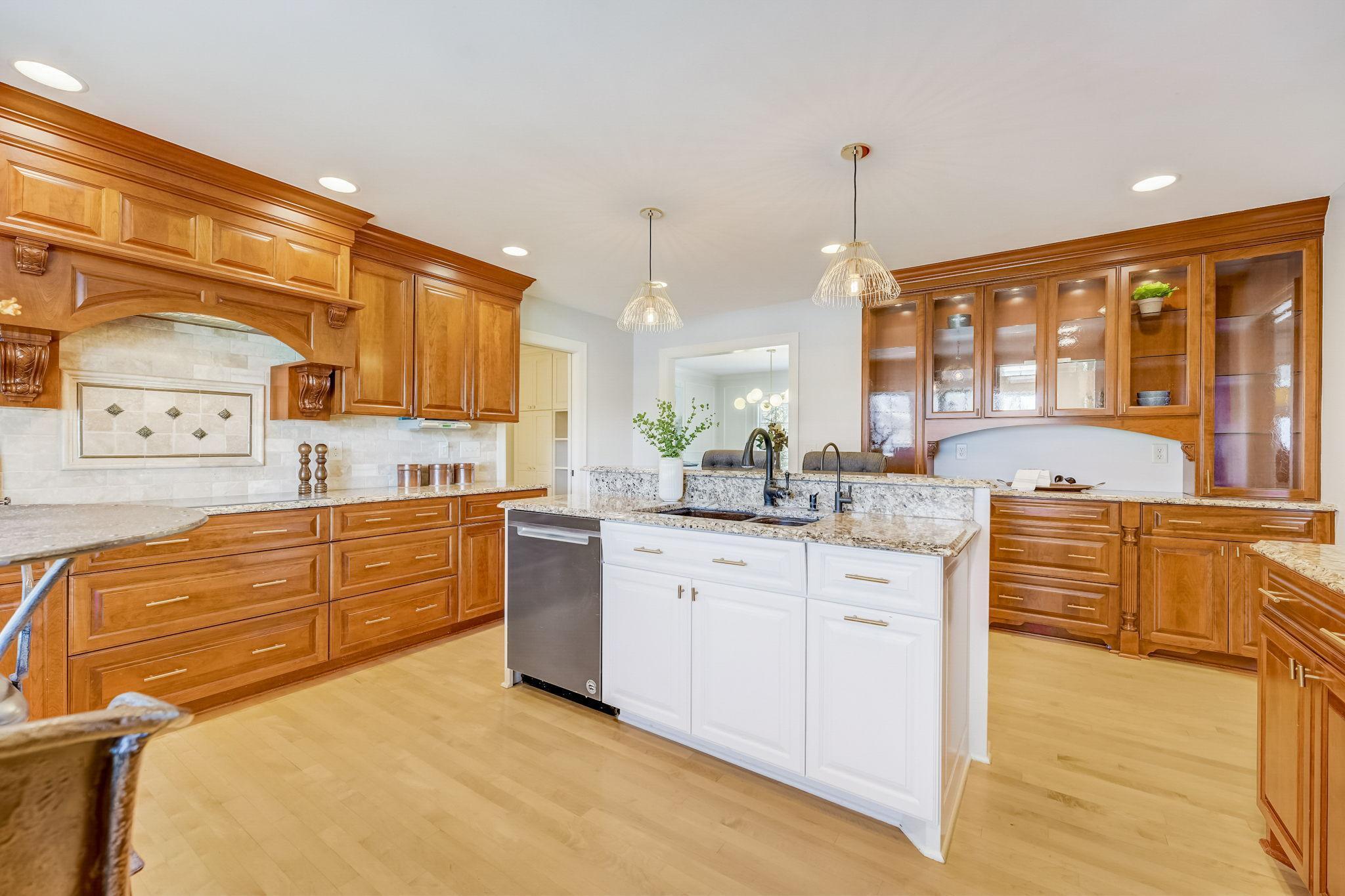 7015 Lanham Lane