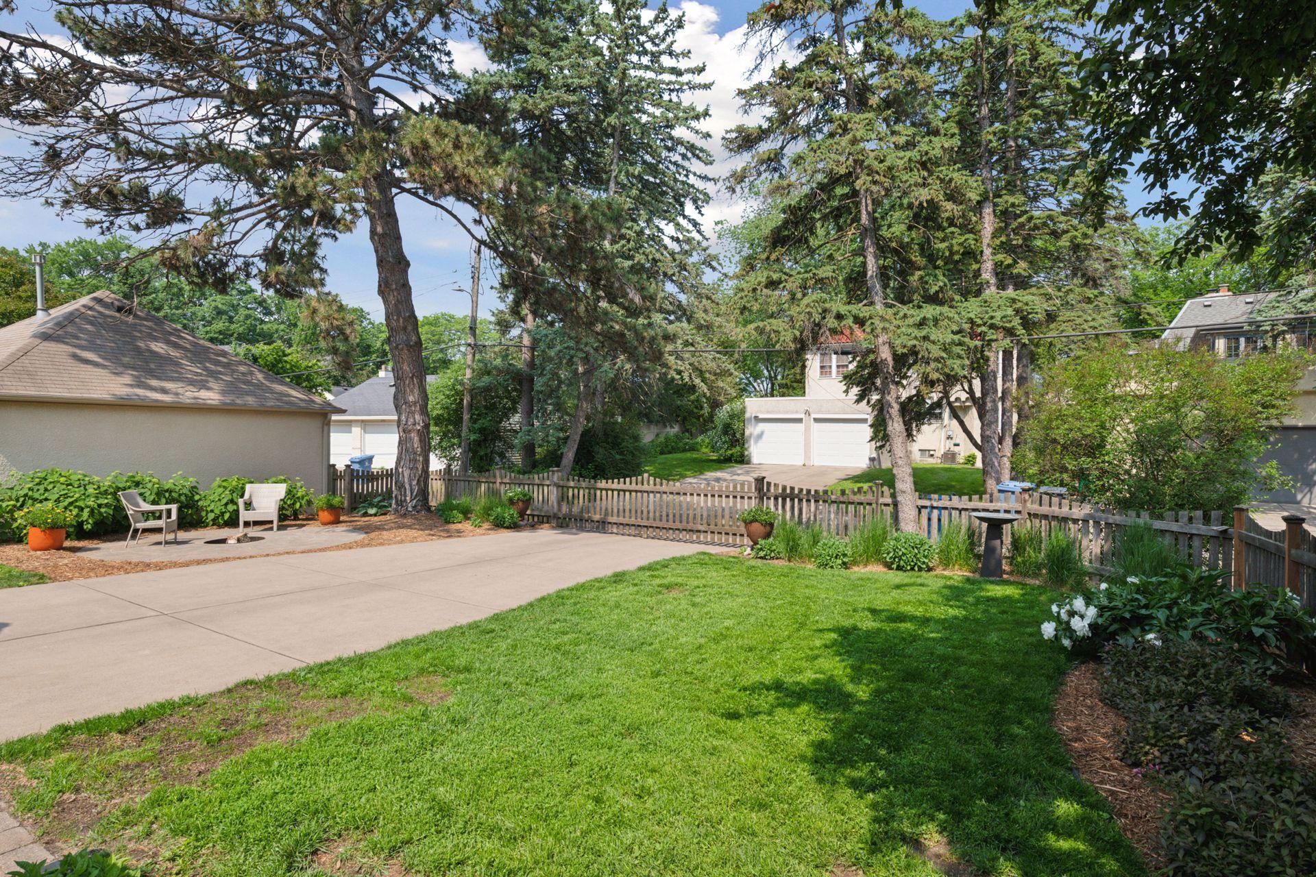 2922 Ewing Avenue S