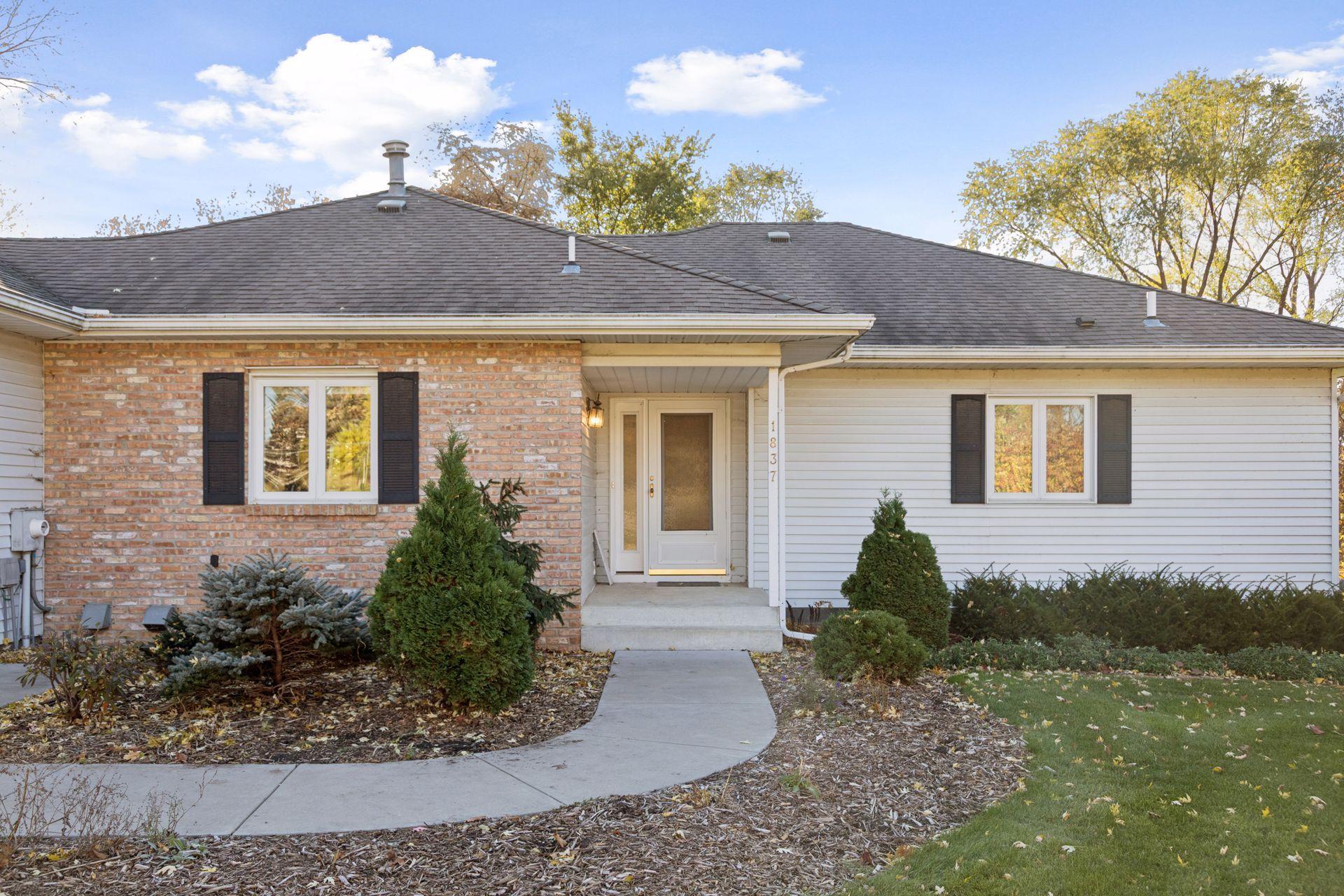 1837 Victoria Road S