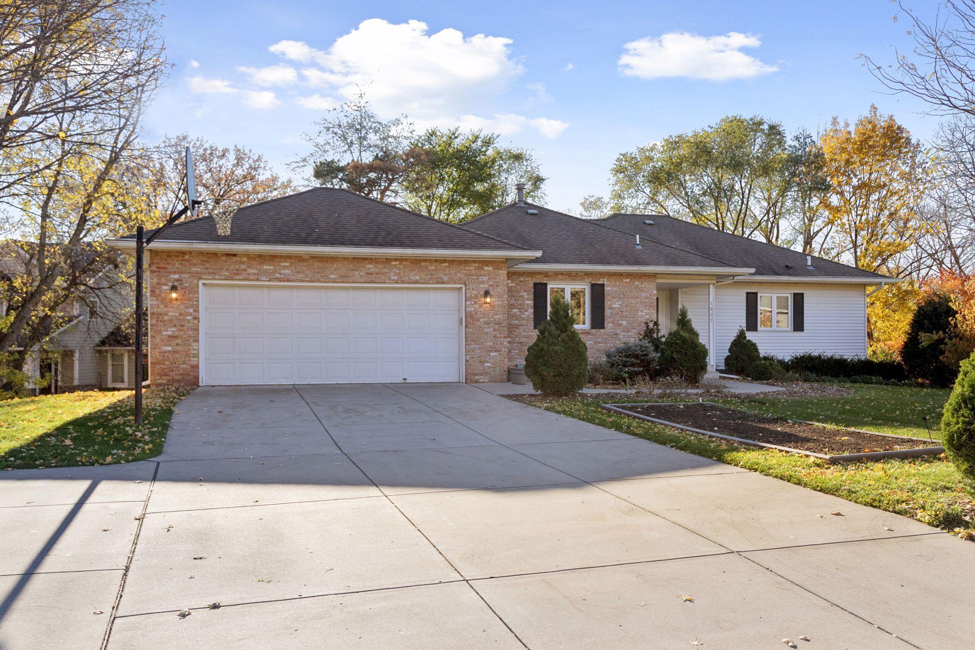 1837 Victoria Road S