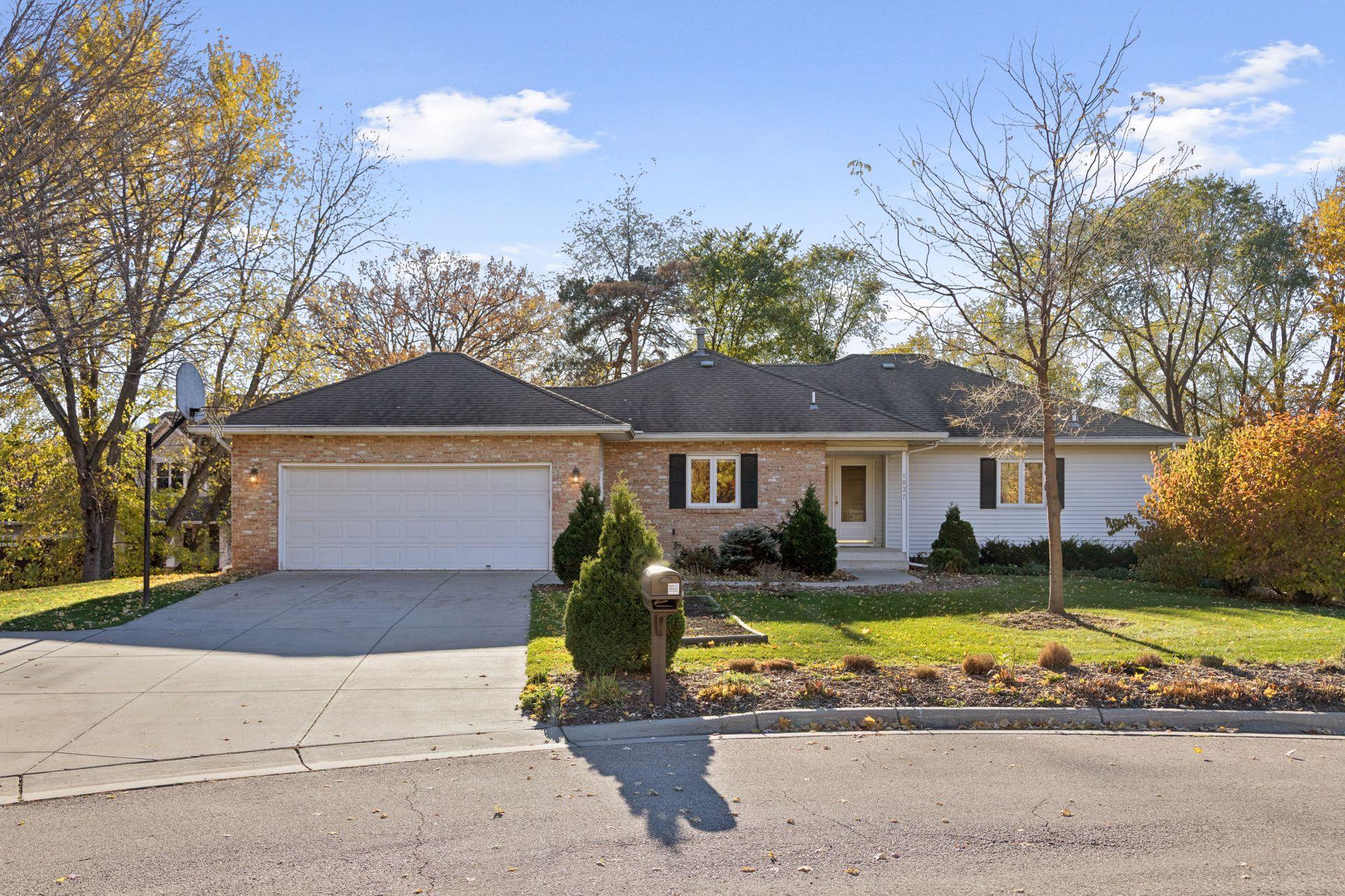 1837 Victoria Road S