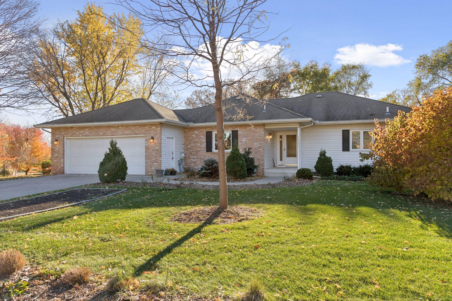 1837 Victoria Road S