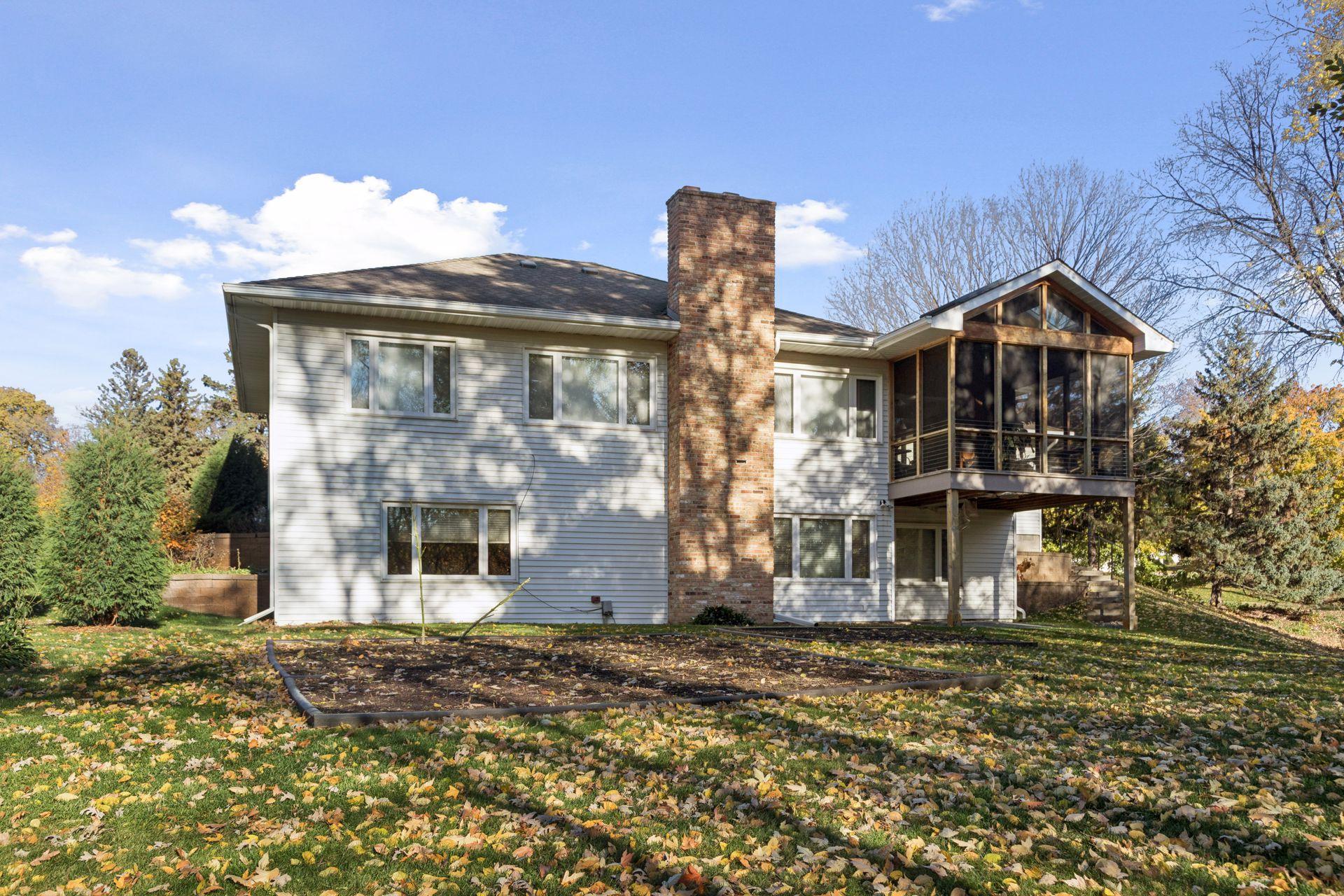 1837 Victoria Road S