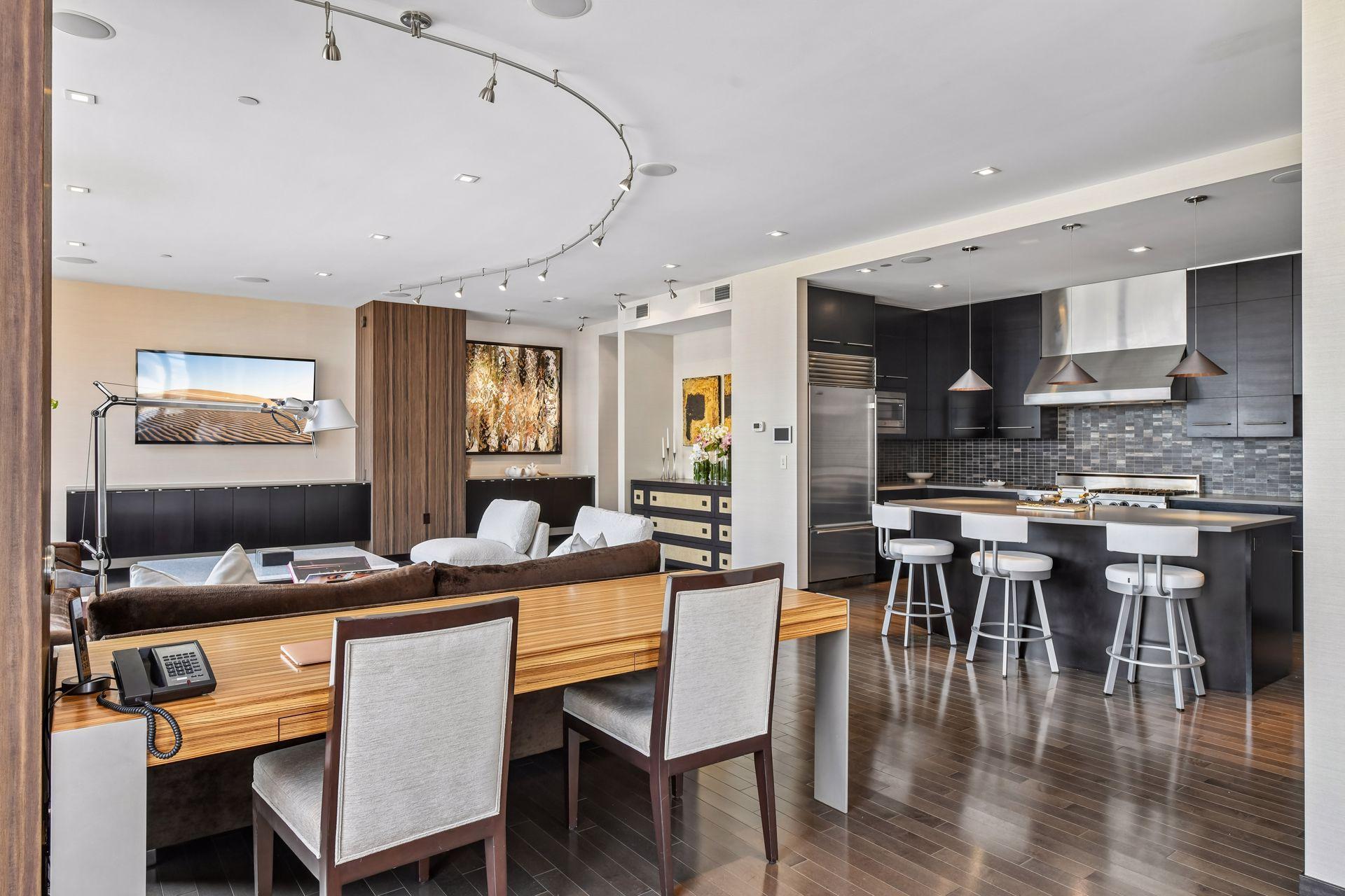 201 S 11th Street Unit: 1120