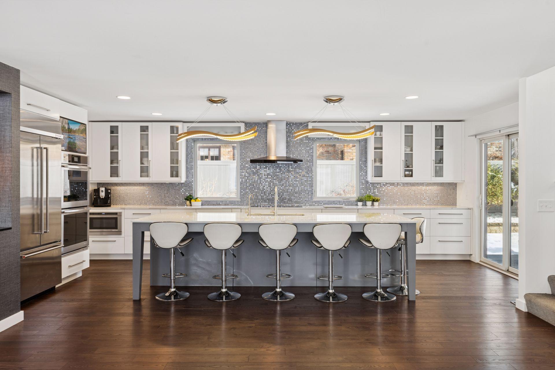 2701 Glenhurst Avenue