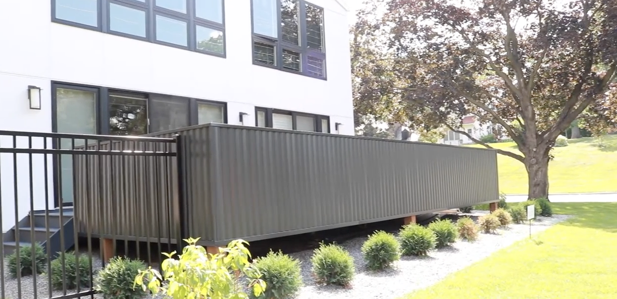 2701 Glenhurst Avenue