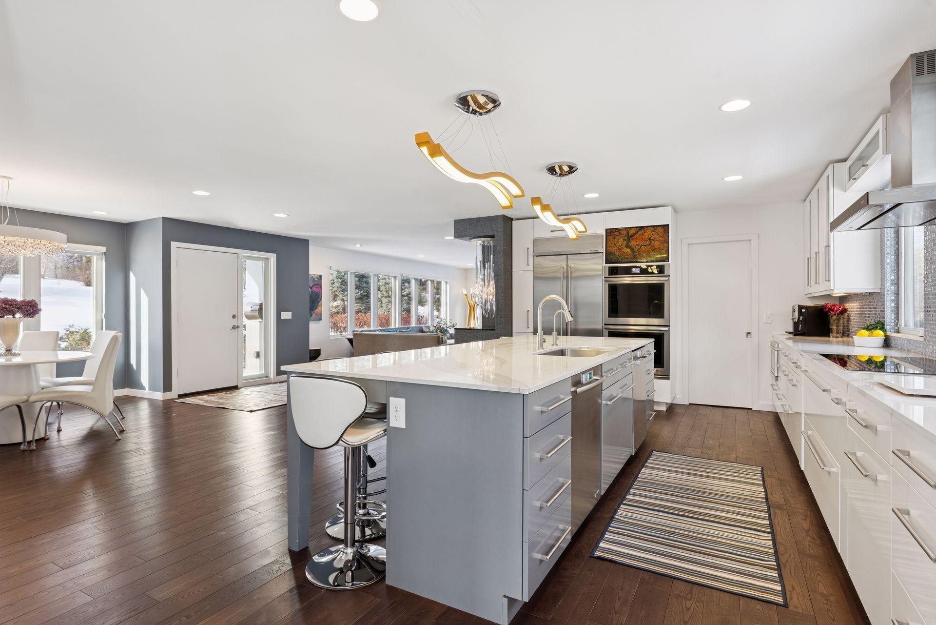 2701 Glenhurst Avenue