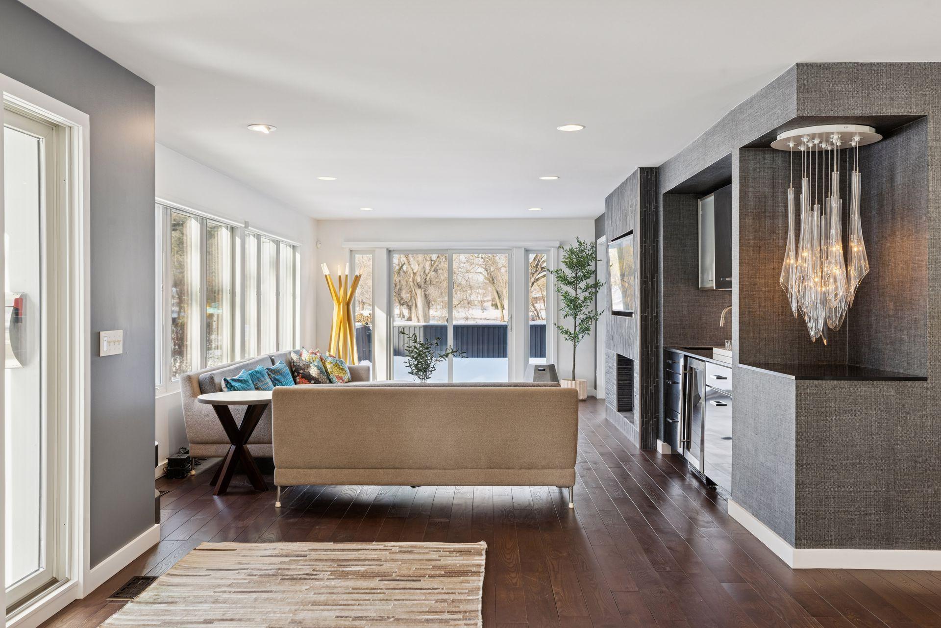 2701 Glenhurst Avenue