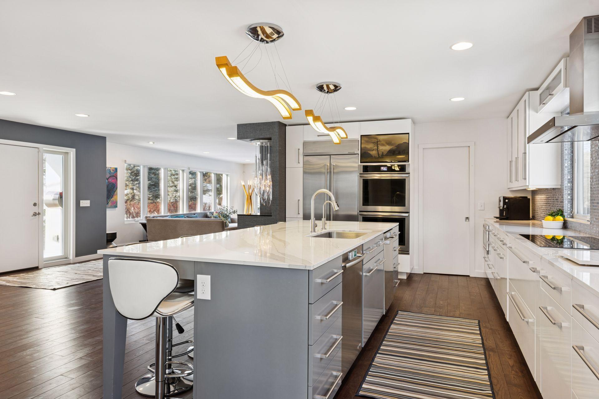 2701 Glenhurst Avenue