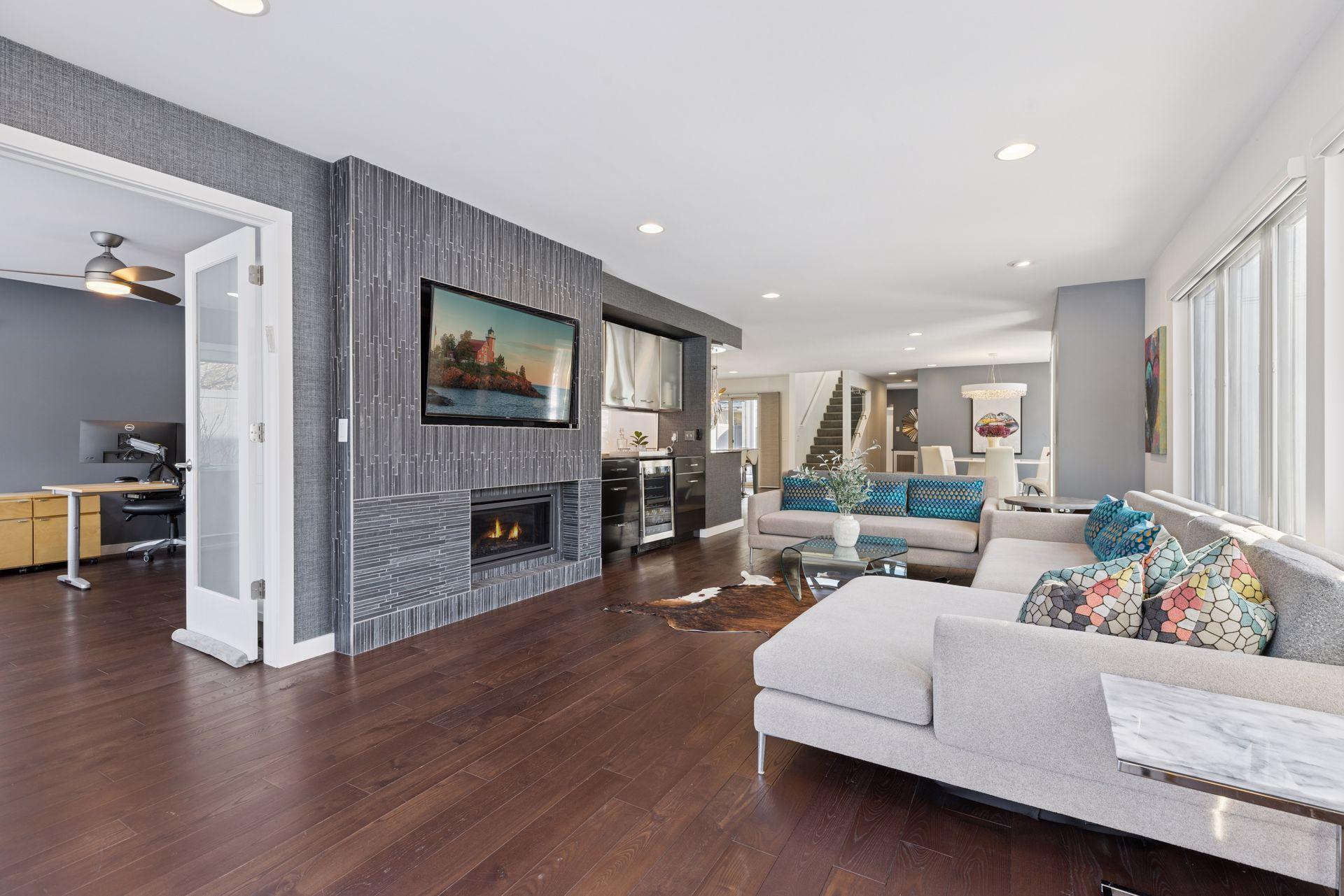 2701 Glenhurst Avenue