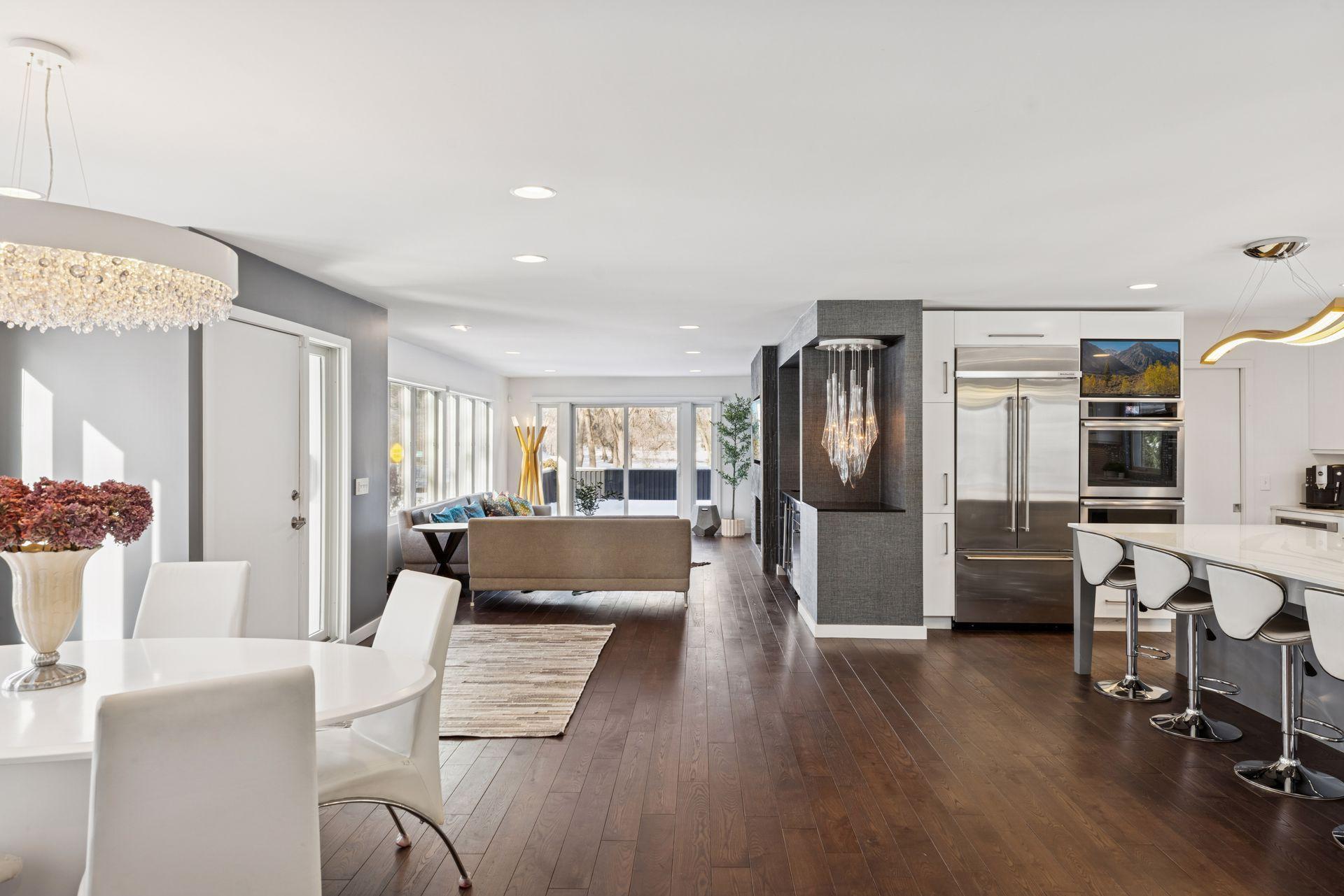 2701 Glenhurst Avenue