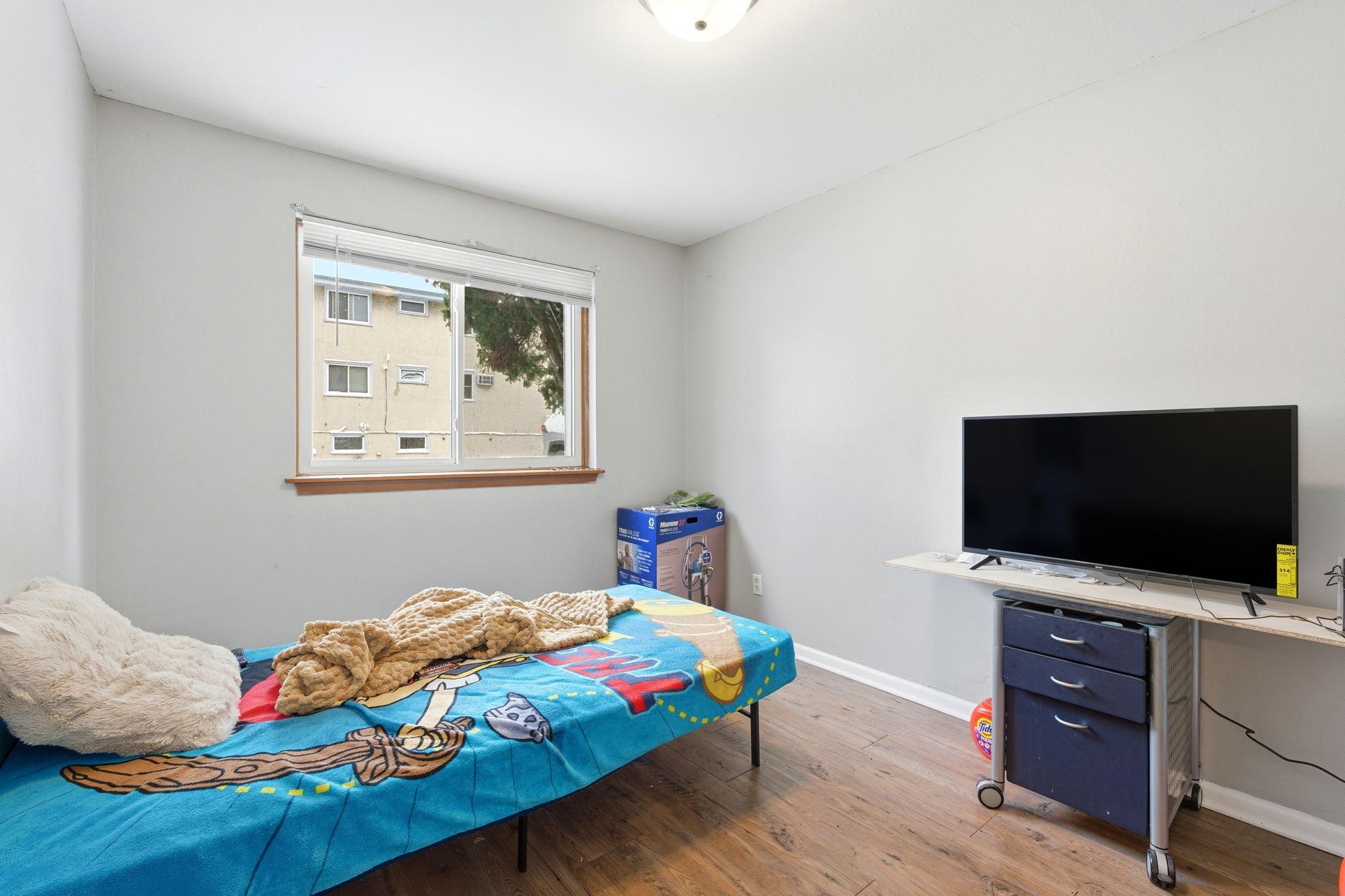 4927 & 4935 University Avenue NE