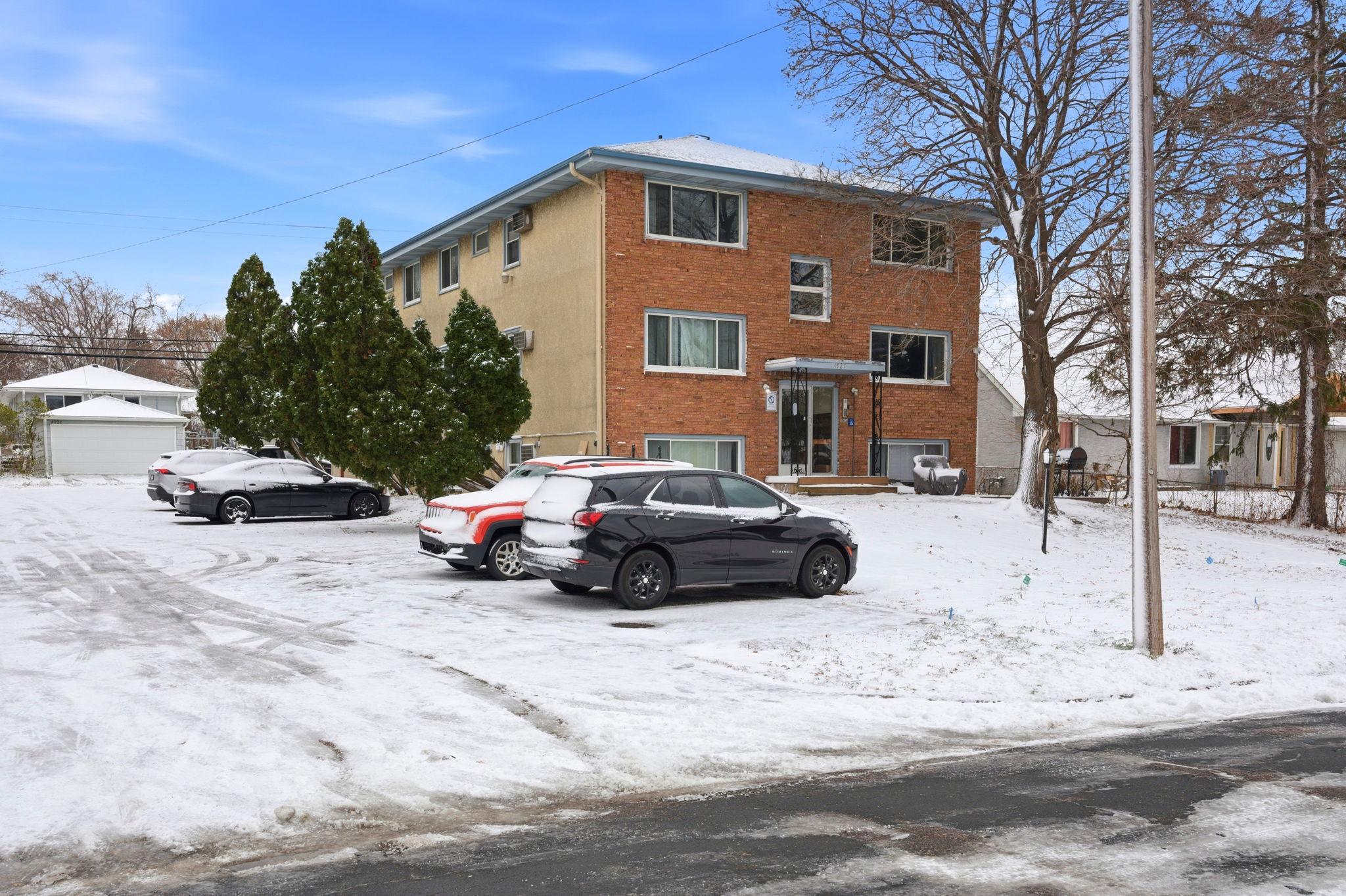 4927 & 4935 University Avenue NE