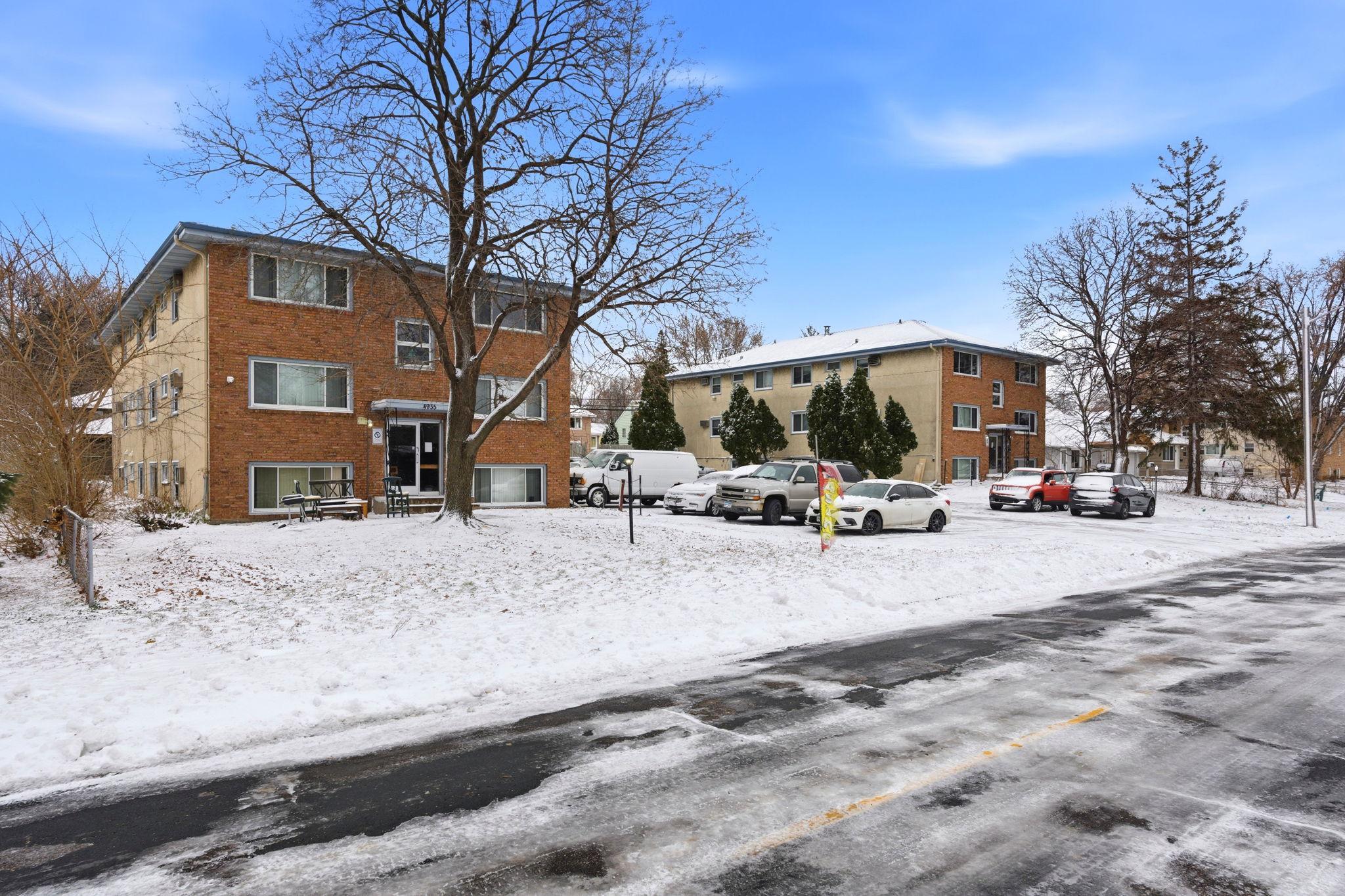 4927 & 4935 University Avenue NE