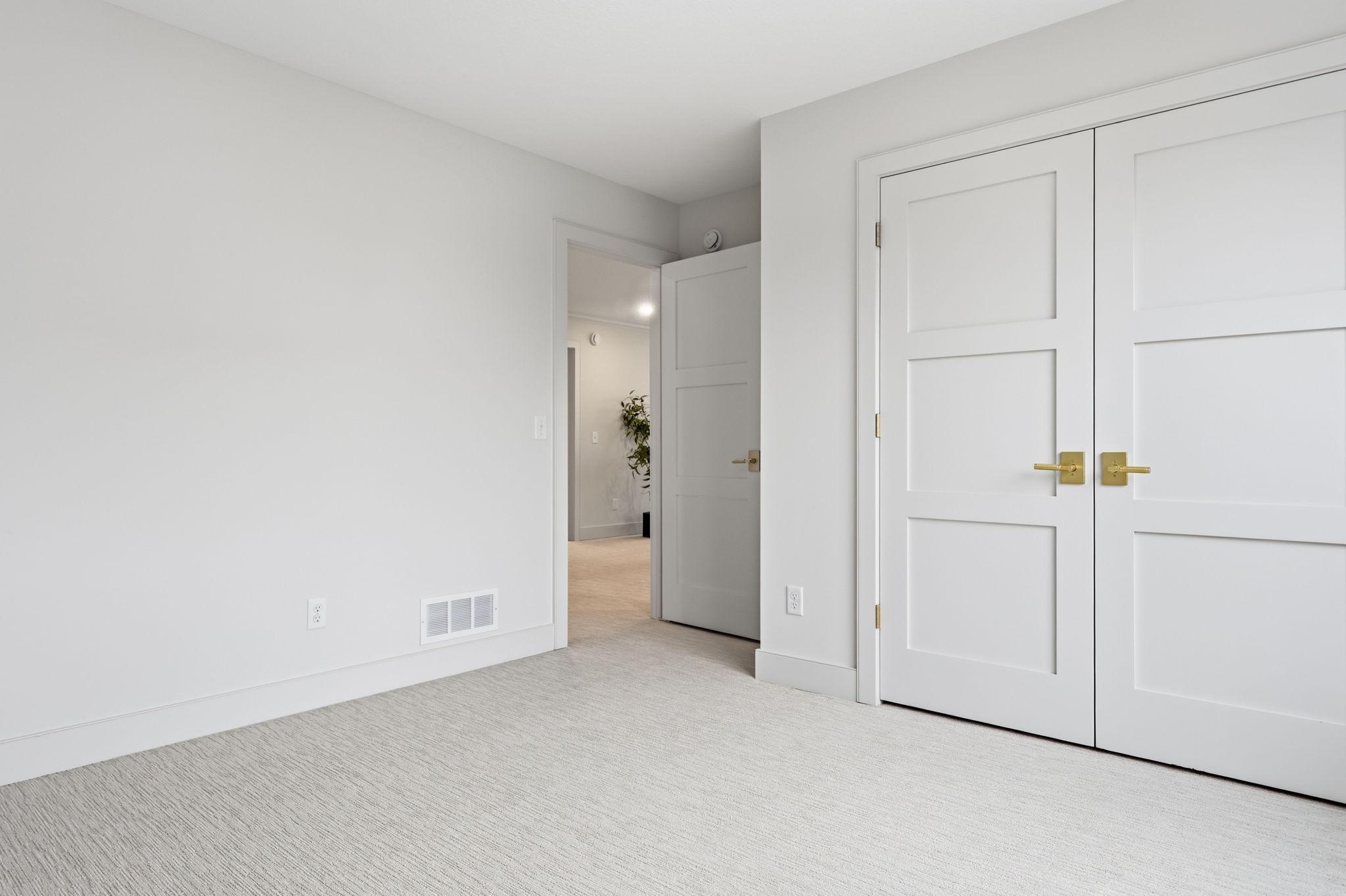 380 Laurel Curve